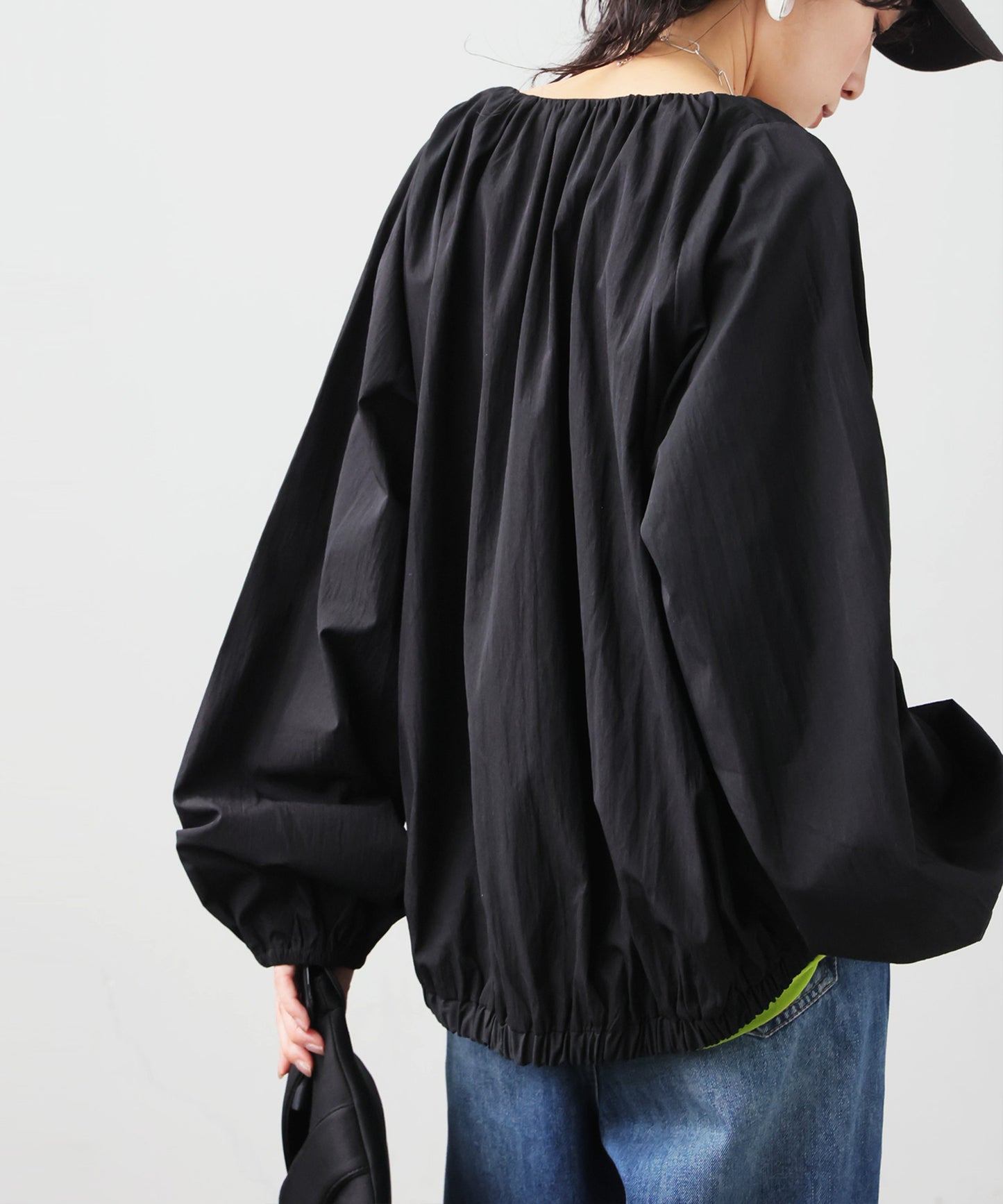 Gathered Neck, Color-Blocked Zip-Up Light Blouson Ladies