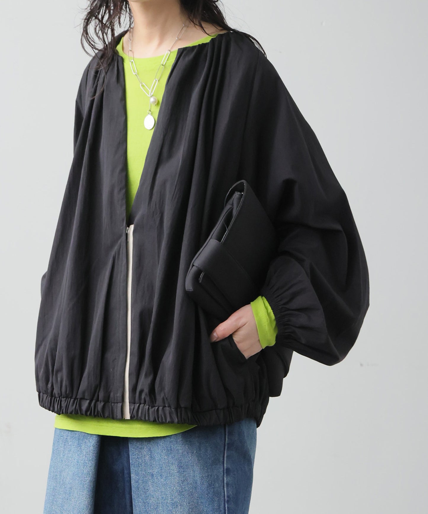 Gathered Neck, Color-Blocked Zip-Up Light Blouson Ladies