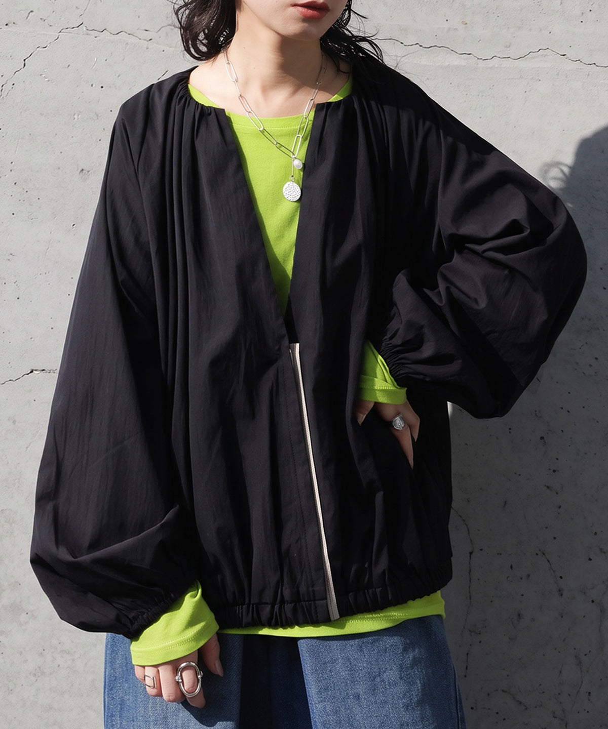 Gathered Neck, Color-Blocked Zip-Up Light Blouson Ladies