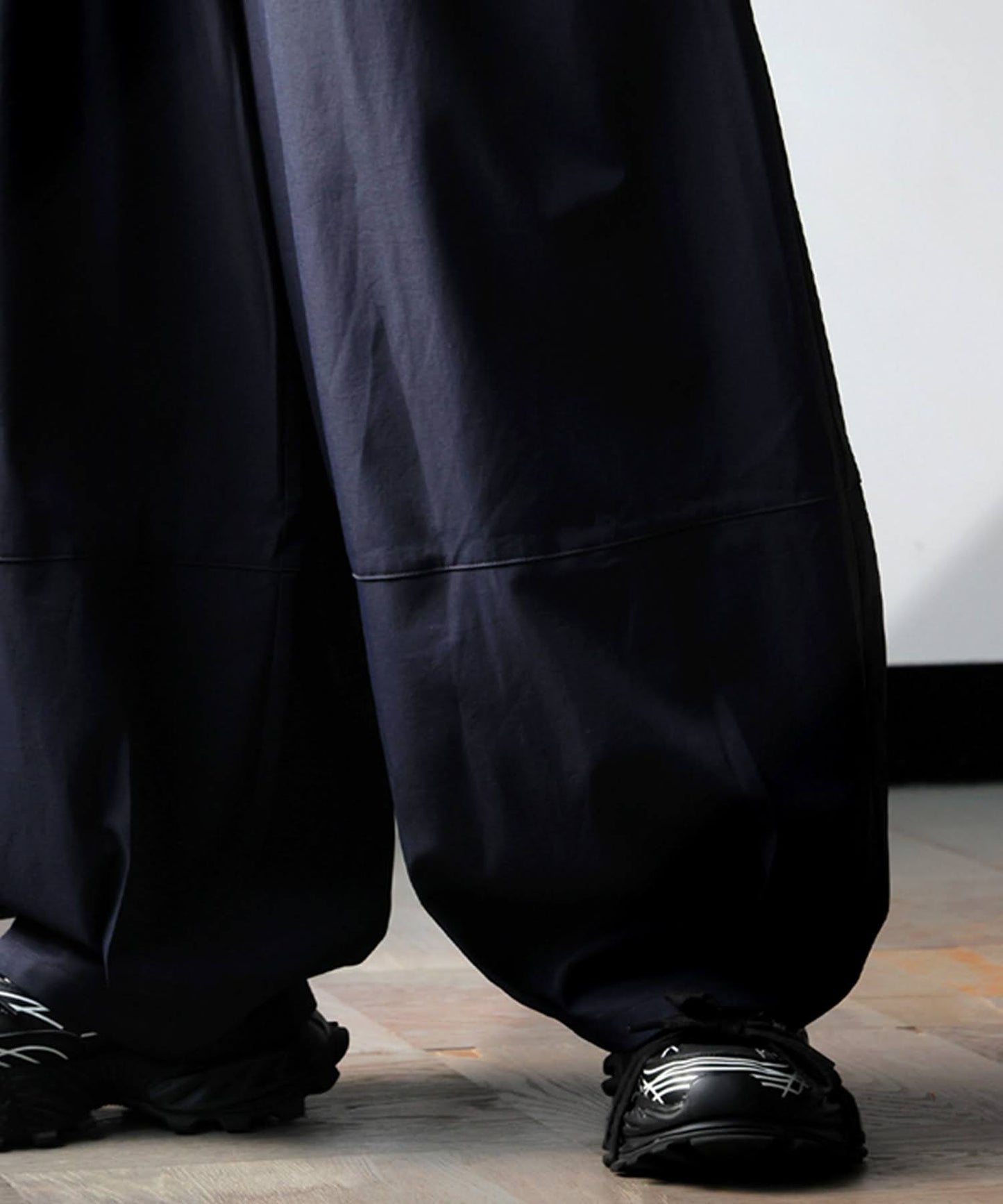 Tuck Switching Wide Pants Ladies