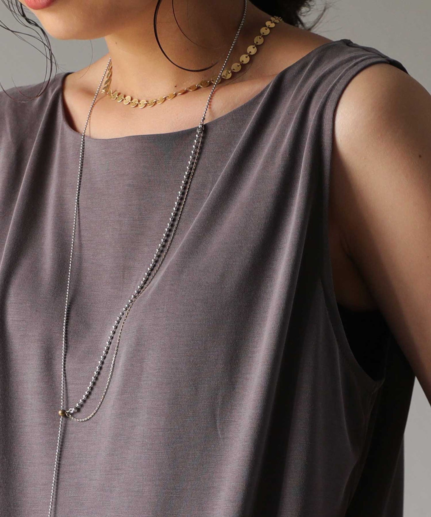 The texture and color that can only be obtained with this finest material. TOROMI boat neck tank top