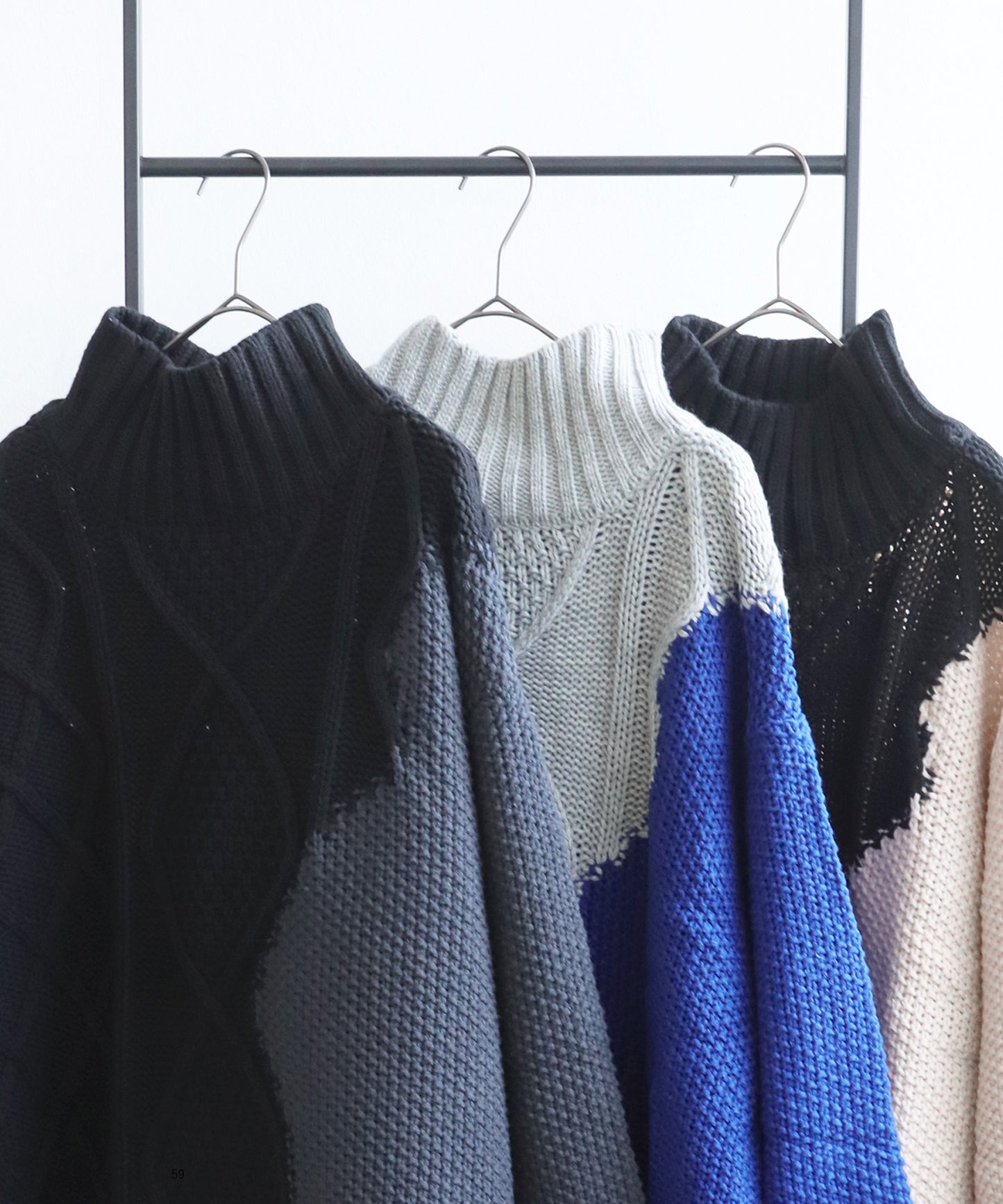 Bicolor waved high neck knit Ladies