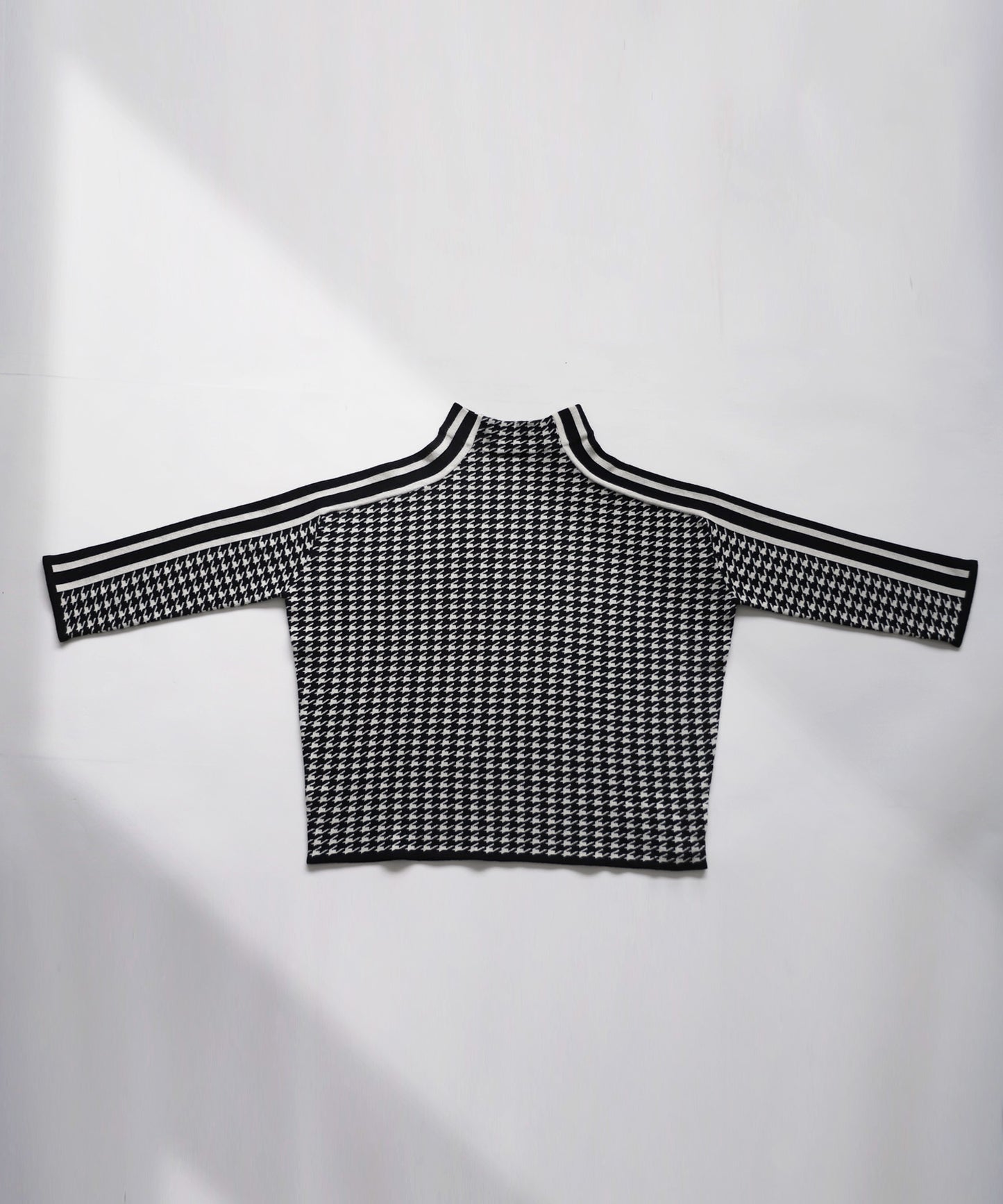 Houndstooth pattern Mock neck Knit tops Ladies