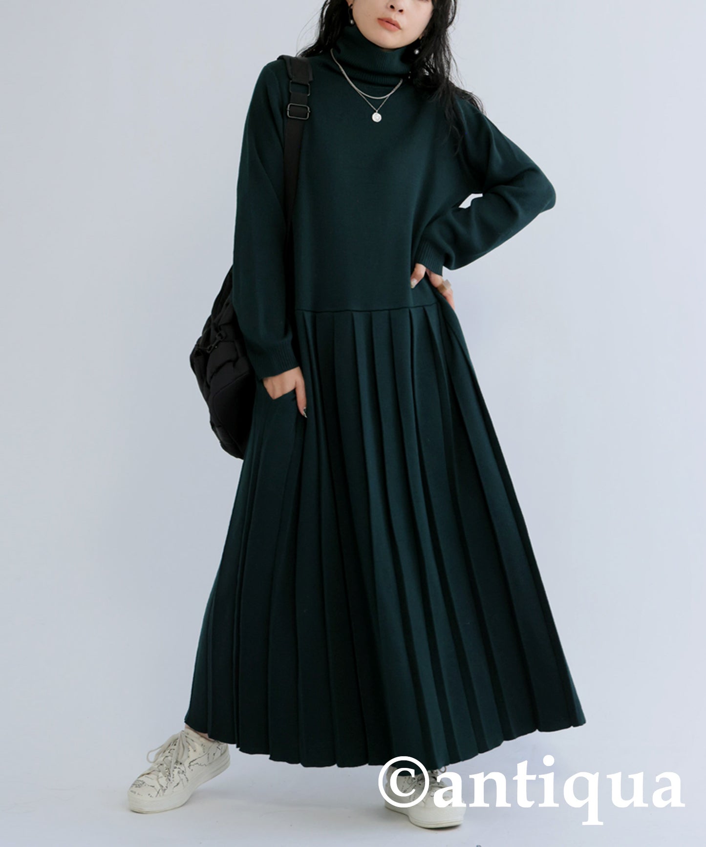 High neck knit pleated dress Ladies