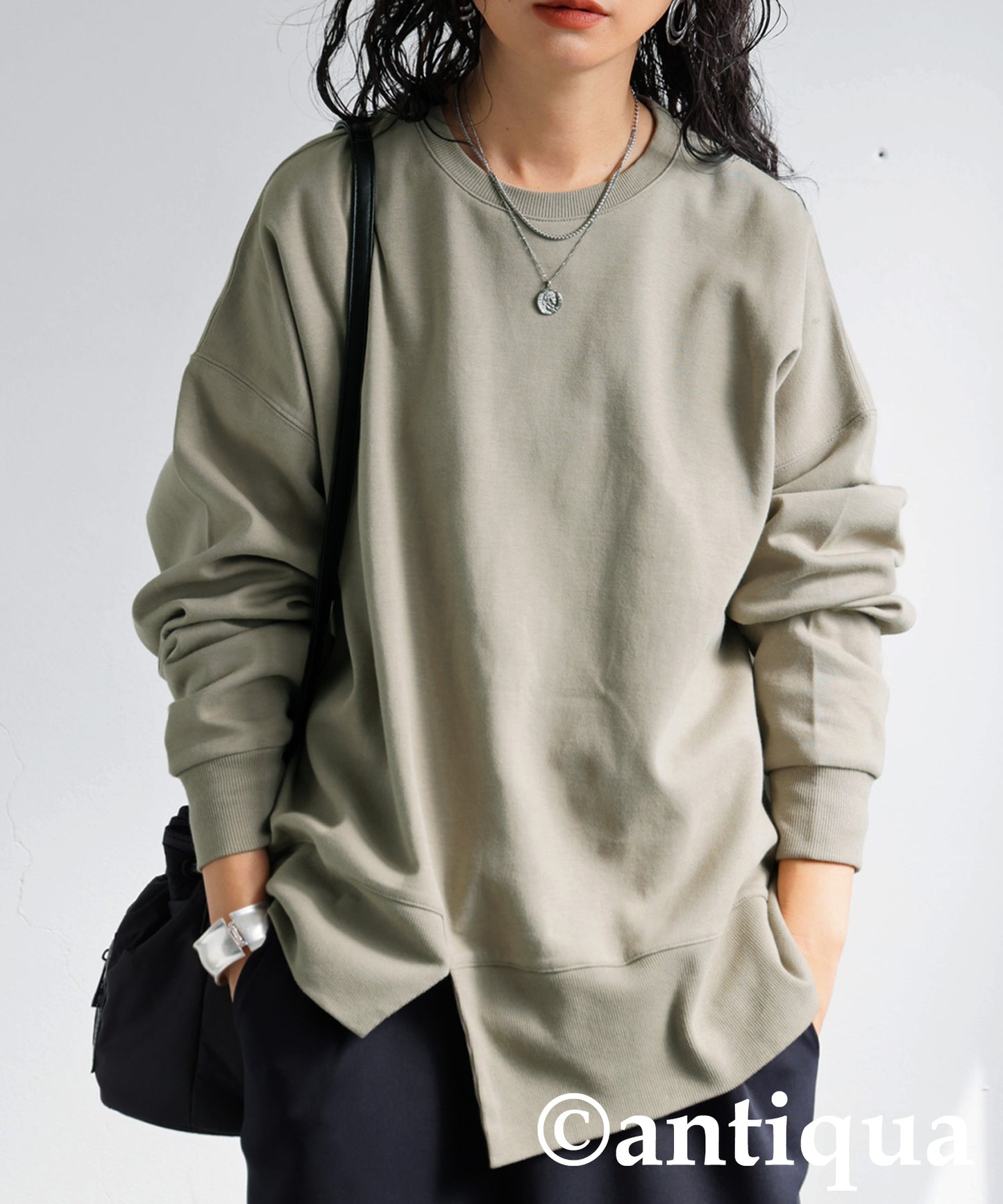 Slit Switching Pullover Ladies