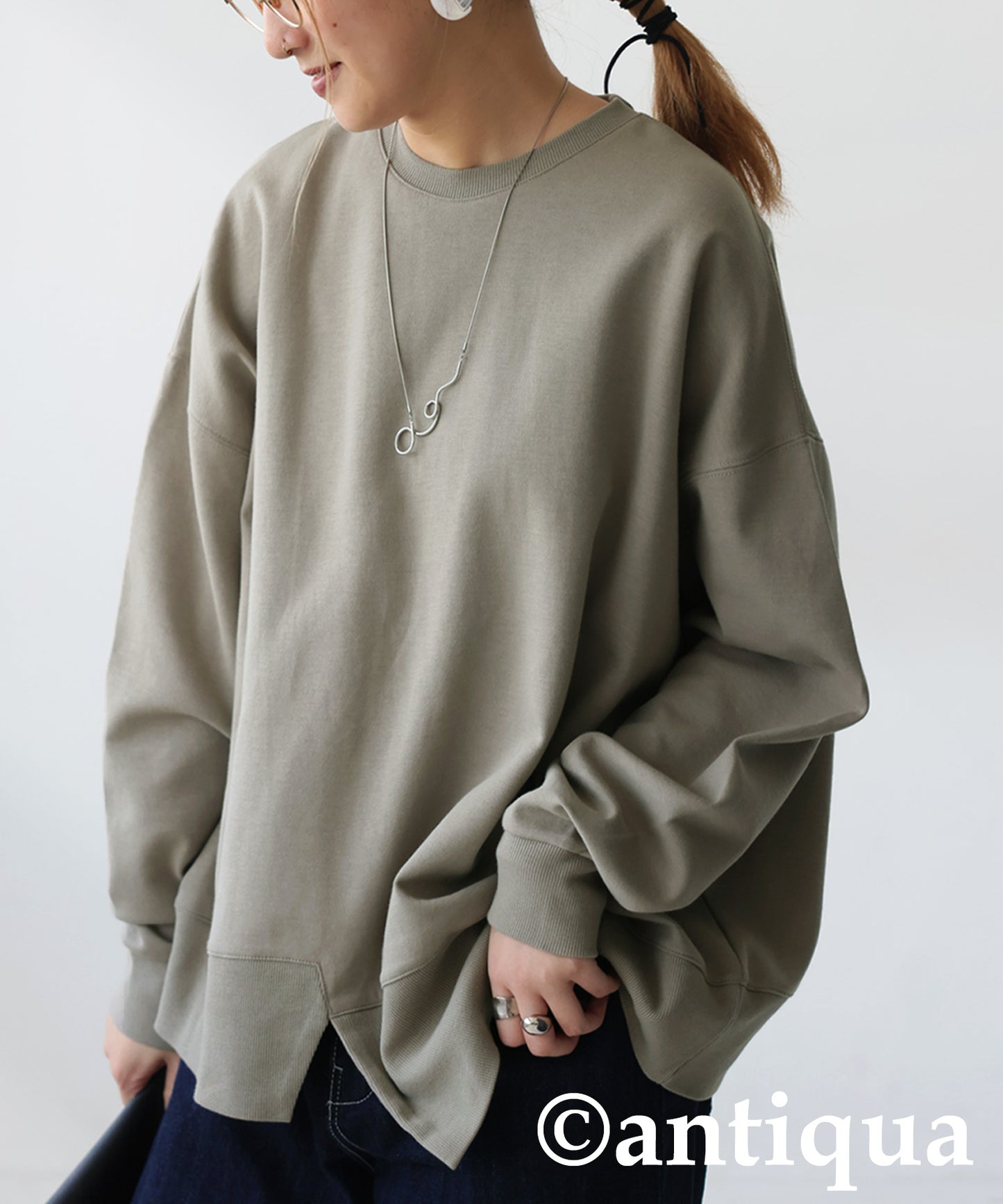 Slit Switching Pullover Ladies