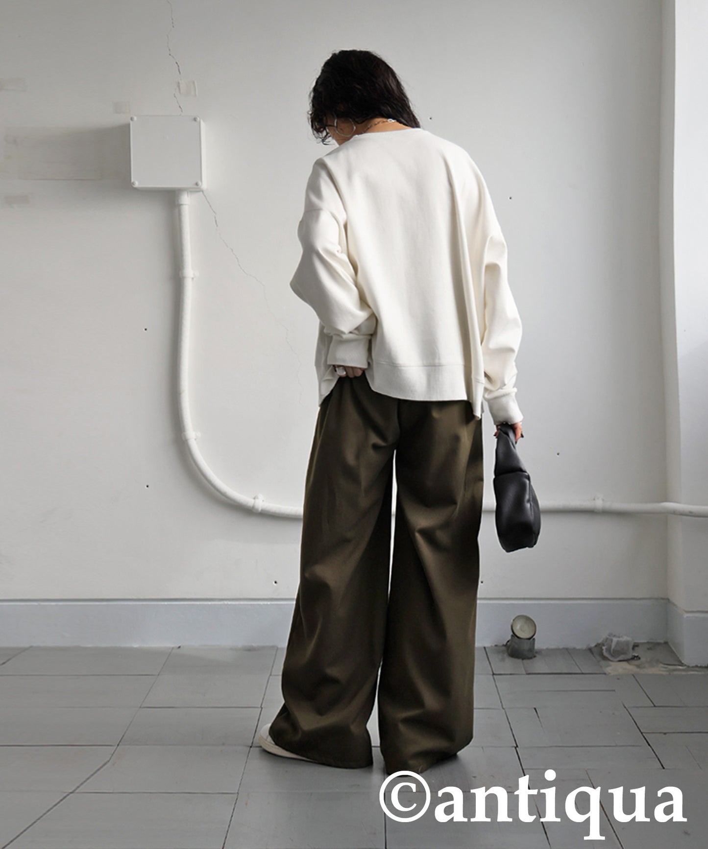 Slit Switching Pullover Ladies