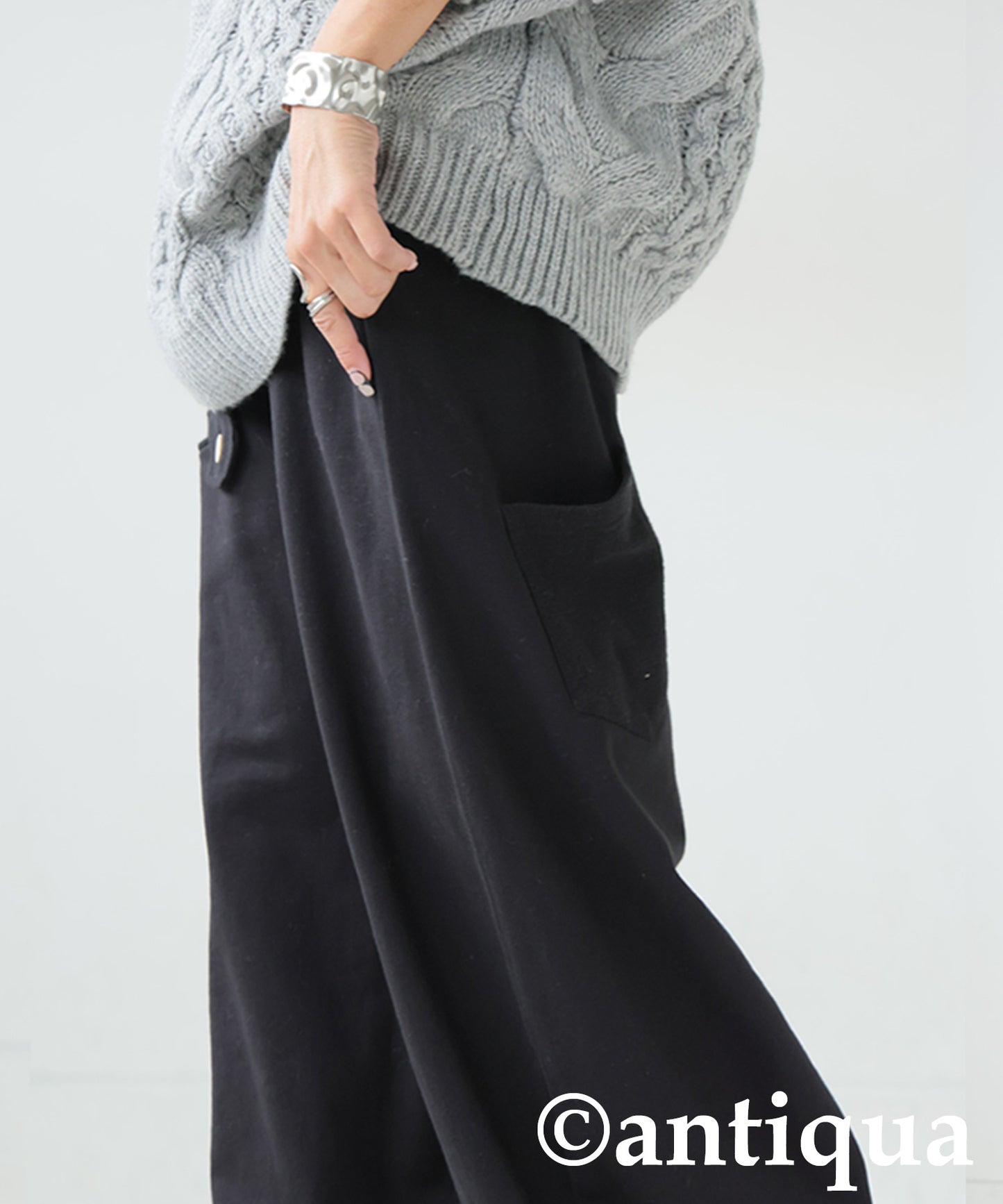 Curved Pants With Accent Pockets Ladies