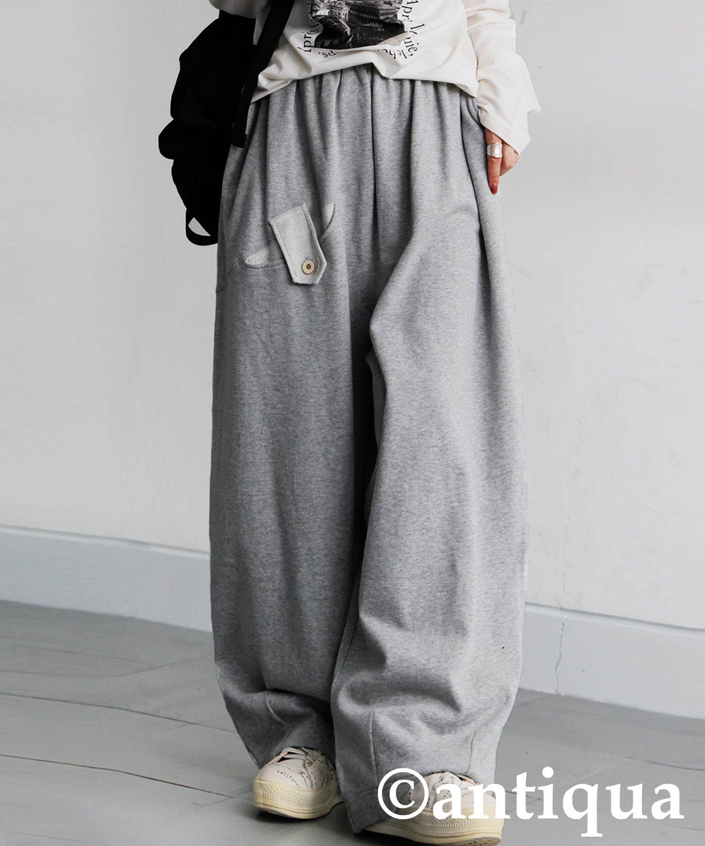 Curved Pants With Accent Pockets Ladies