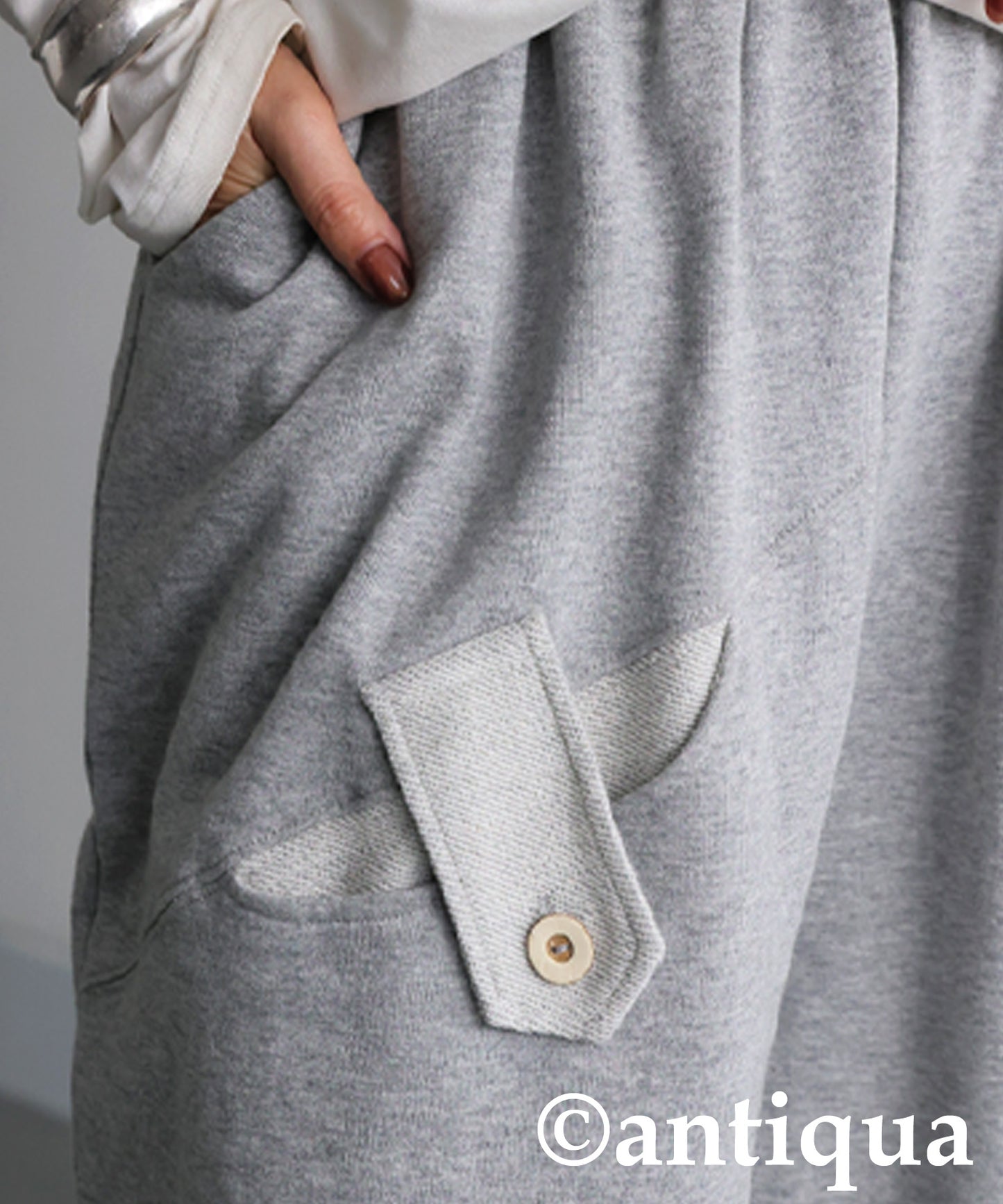 Curved Pants With Accent Pockets Ladies