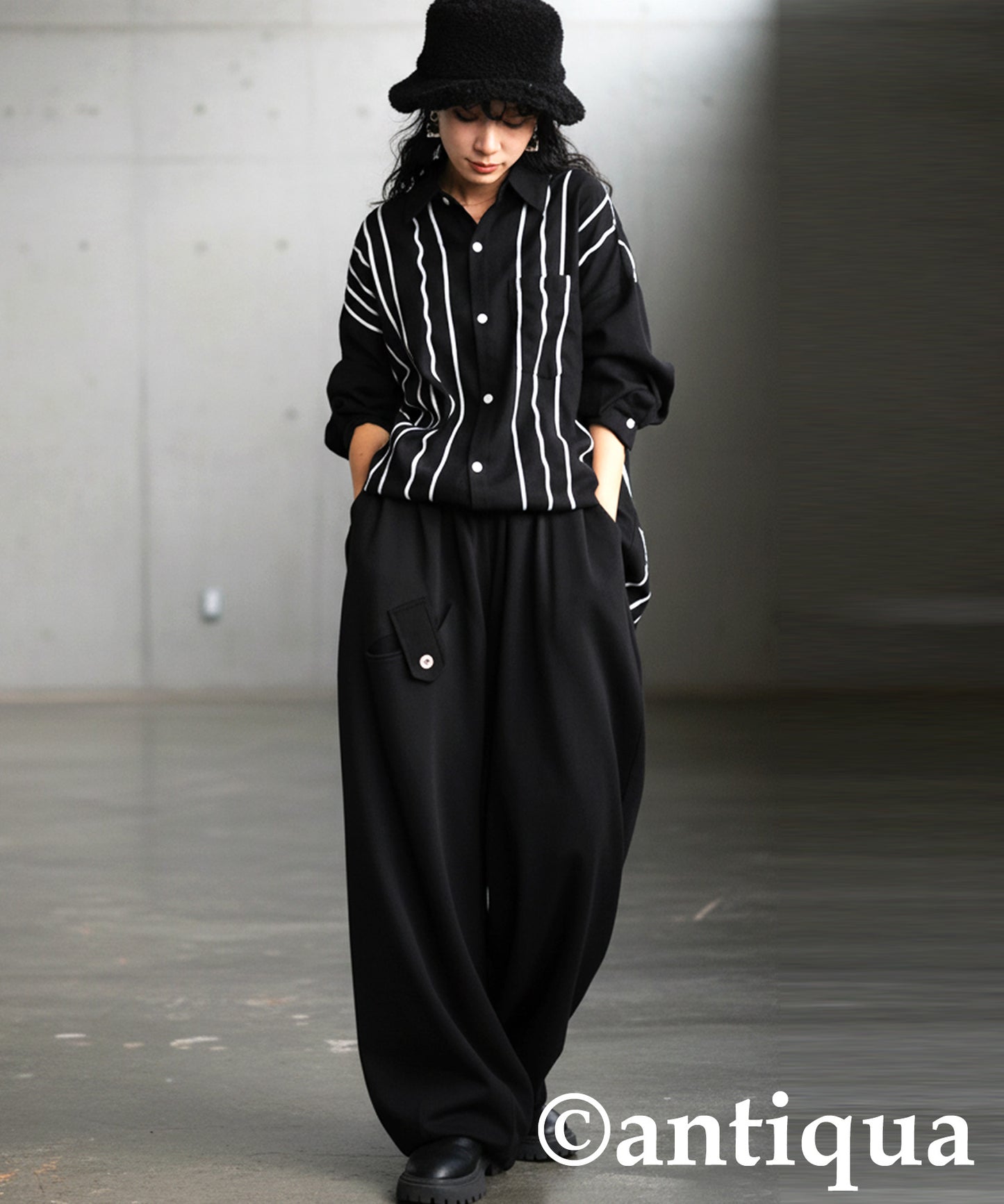 Curved Pants With Accent Pockets Ladies