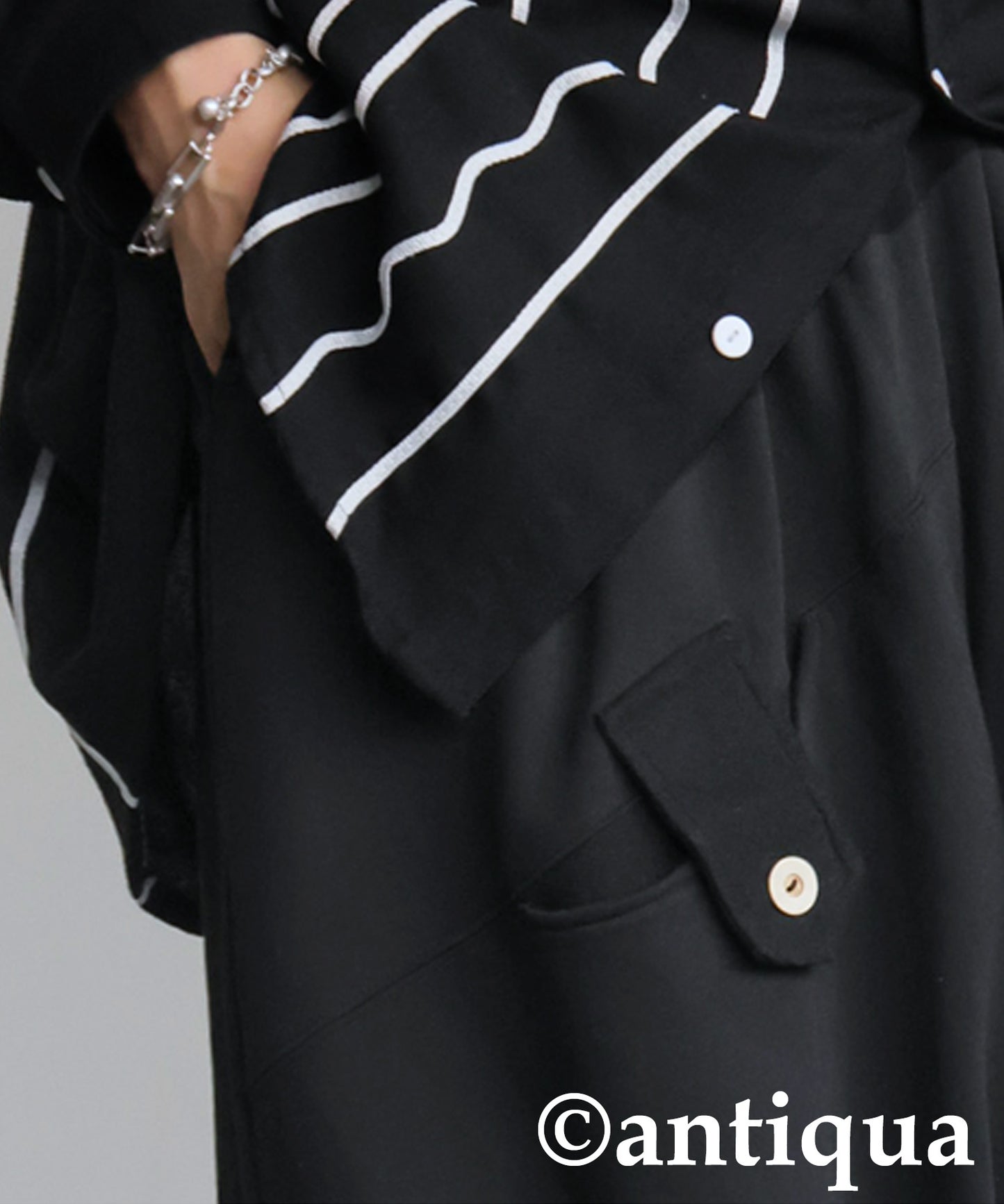 Curved Pants With Accent Pockets Ladies