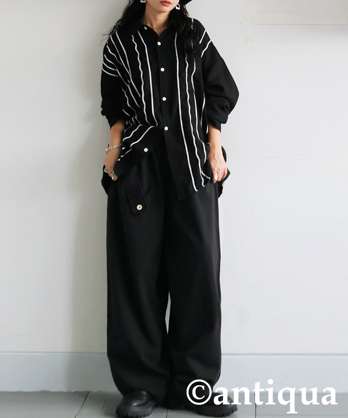 Curved Pants With Accent Pockets Ladies