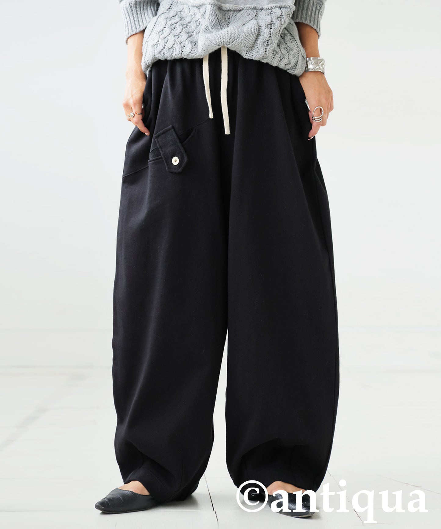 Curved Pants With Accent Pockets Ladies