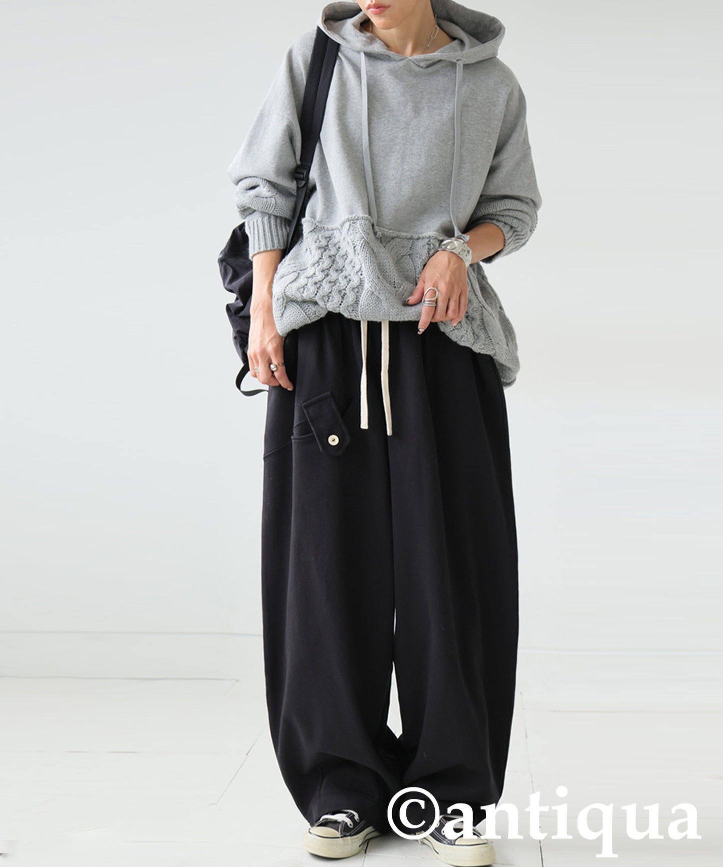 Curved Pants With Accent Pockets Ladies