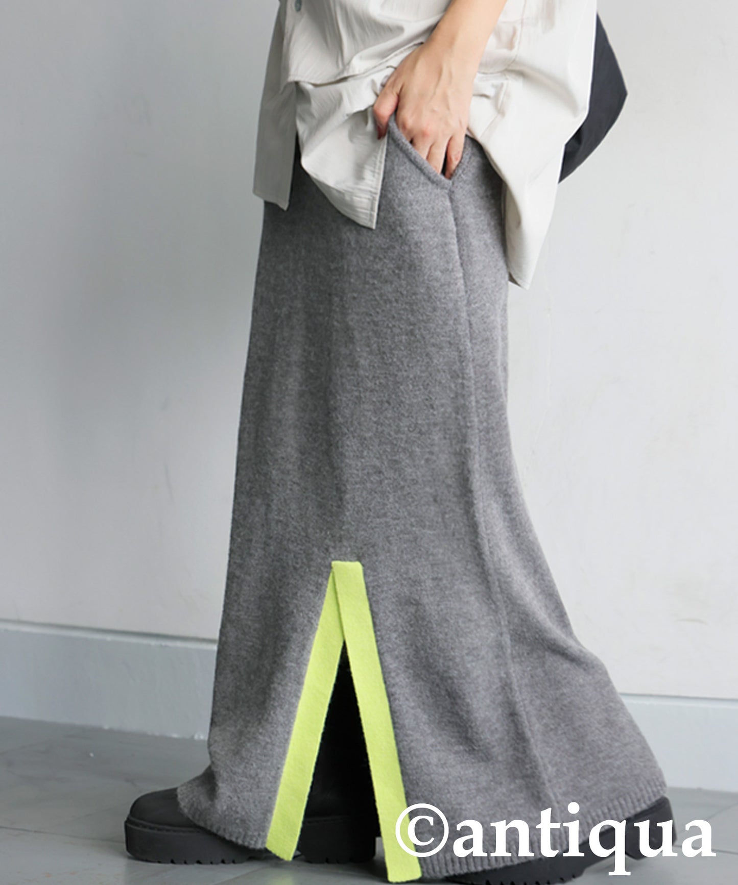 Color-Coordinated Slit Knit Skirt Ladies