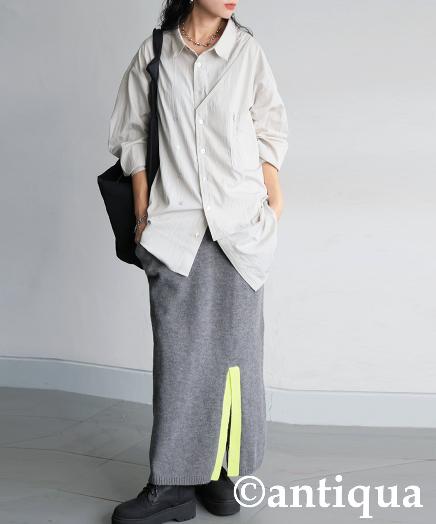 Color-Coordinated Slit Knit Skirt Ladies