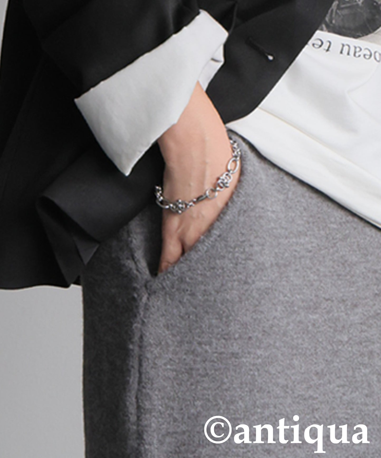 Color-Coordinated Slit Knit Skirt Ladies