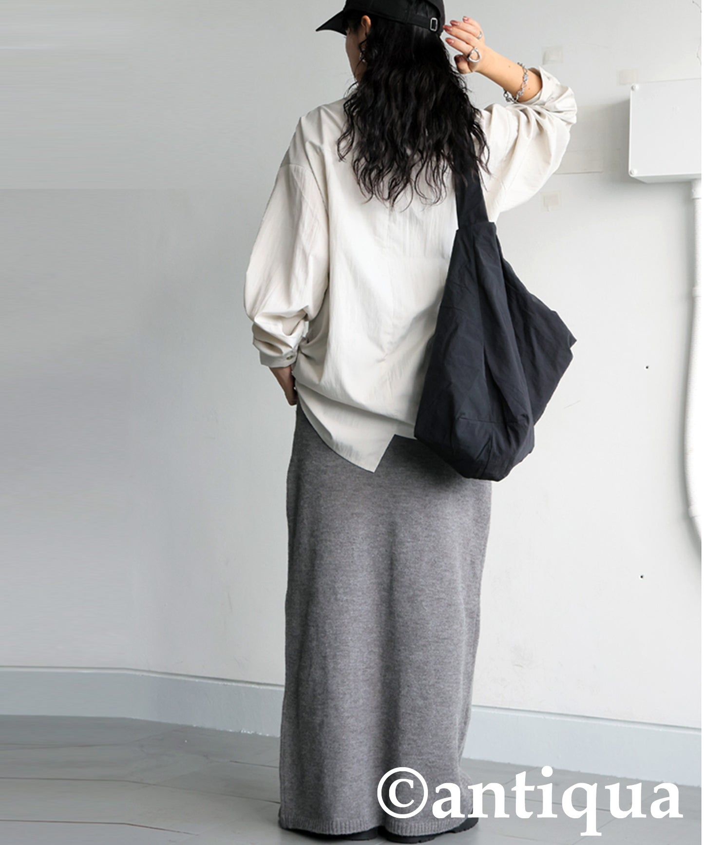 Color-Coordinated Slit Knit Skirt Ladies