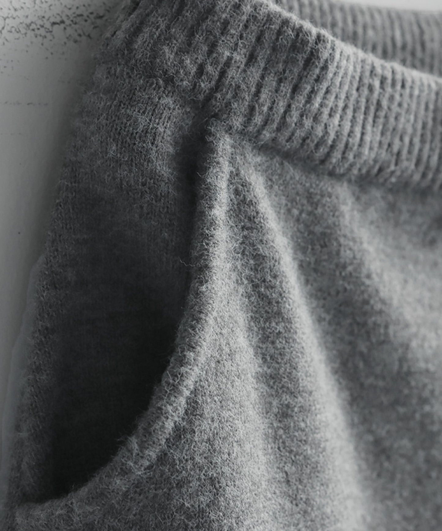 Color-Coordinated Slit Knit Skirt Ladies