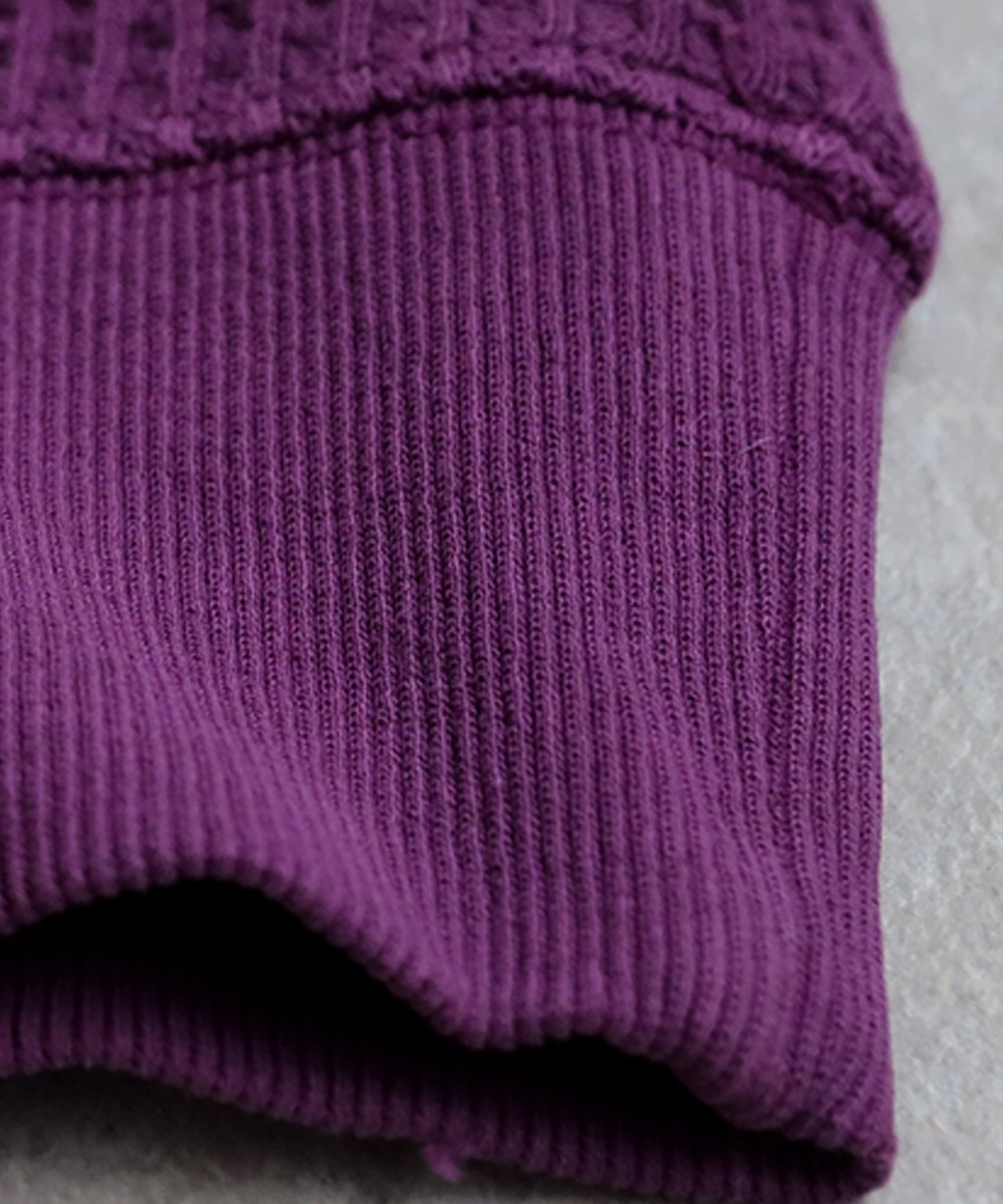 Pigmented Oni Waffle V-Neck Pullover Ladies