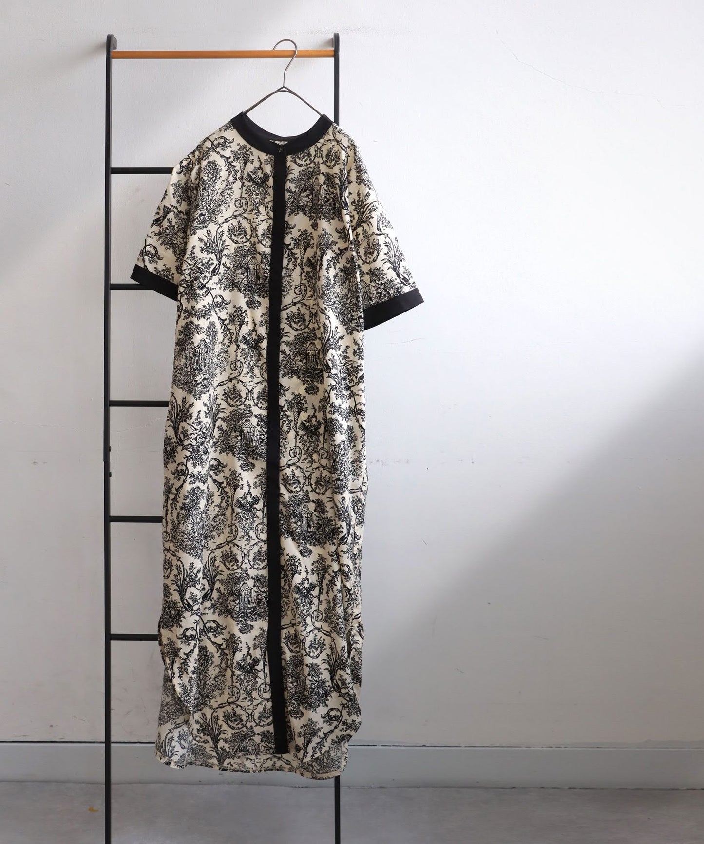 Ladies Toile de Jouy Patterned Dress