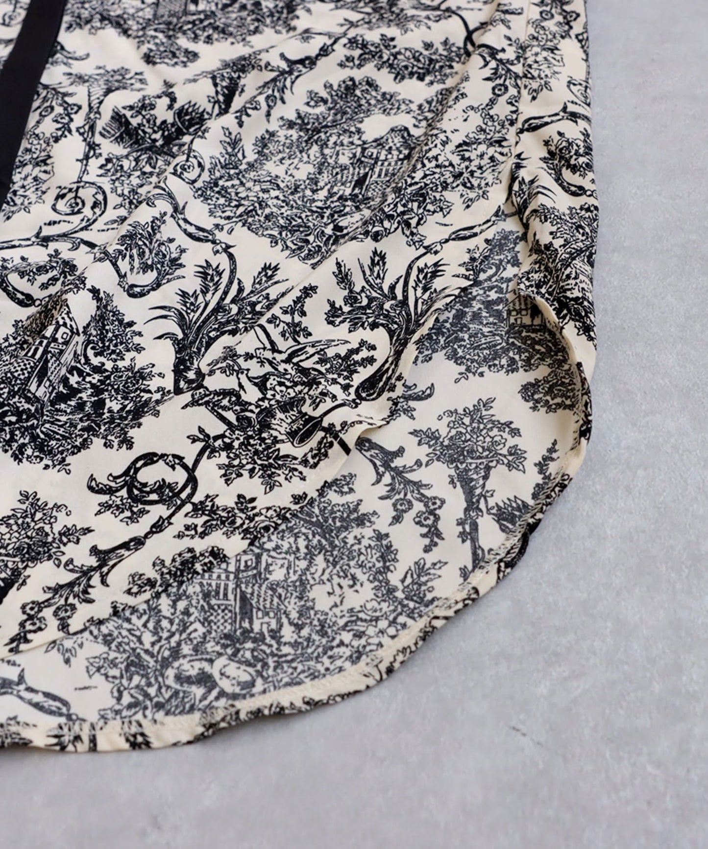 Ladies Toile de Jouy Patterned Dress