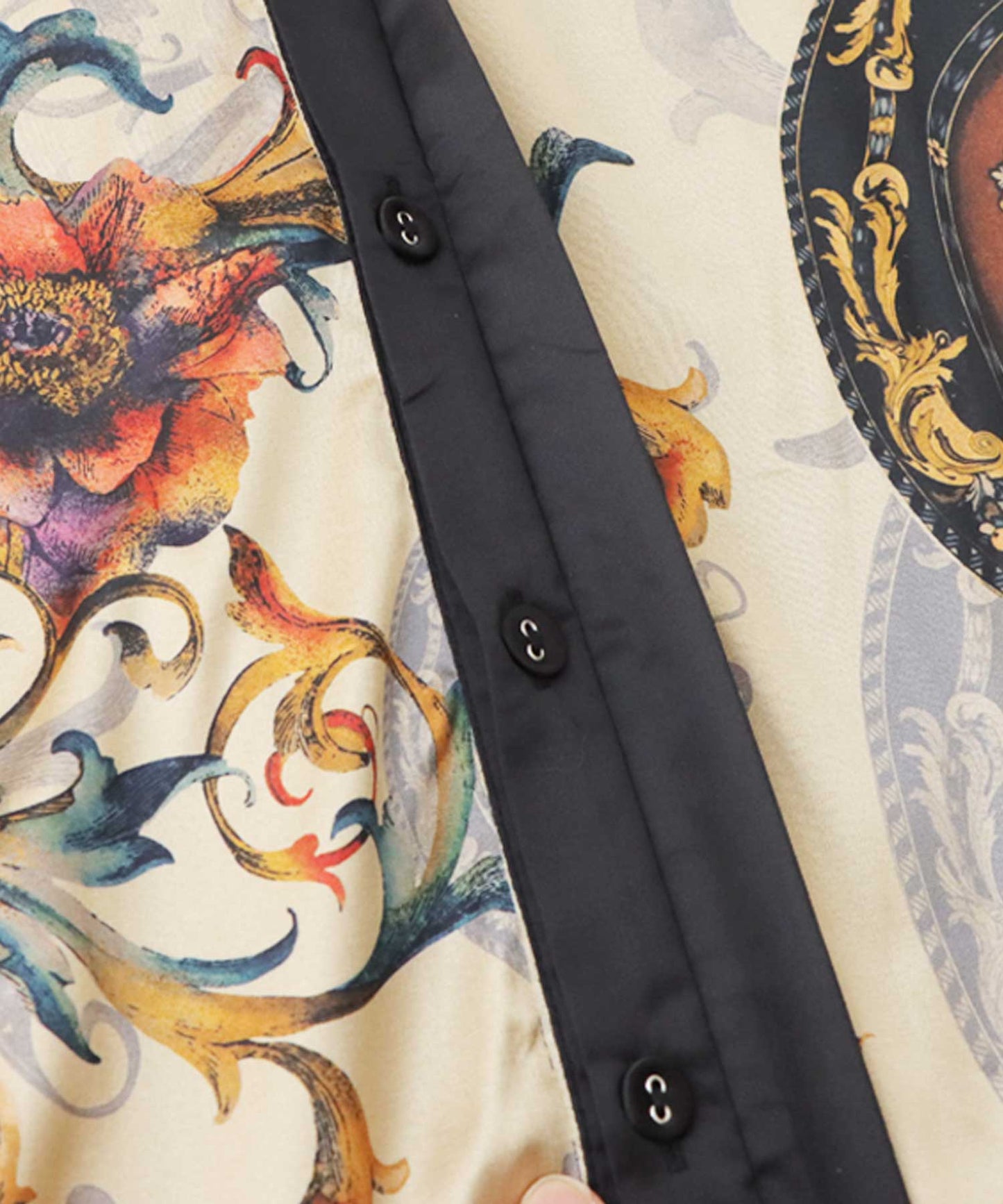 Antique pattern Ladies shirt Long-sleeve
