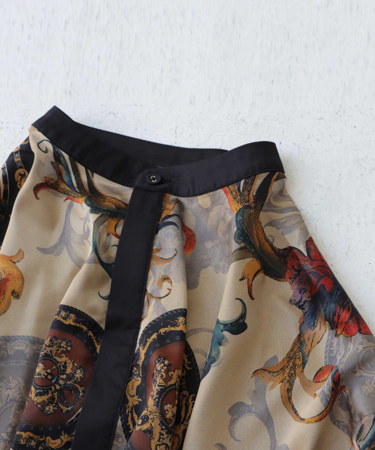 Antique pattern Ladies shirt Long-sleeve