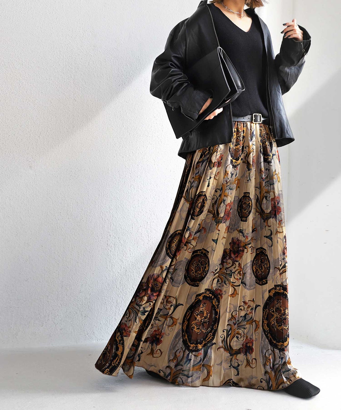 Antique pattern Ladies pleated Long skirt