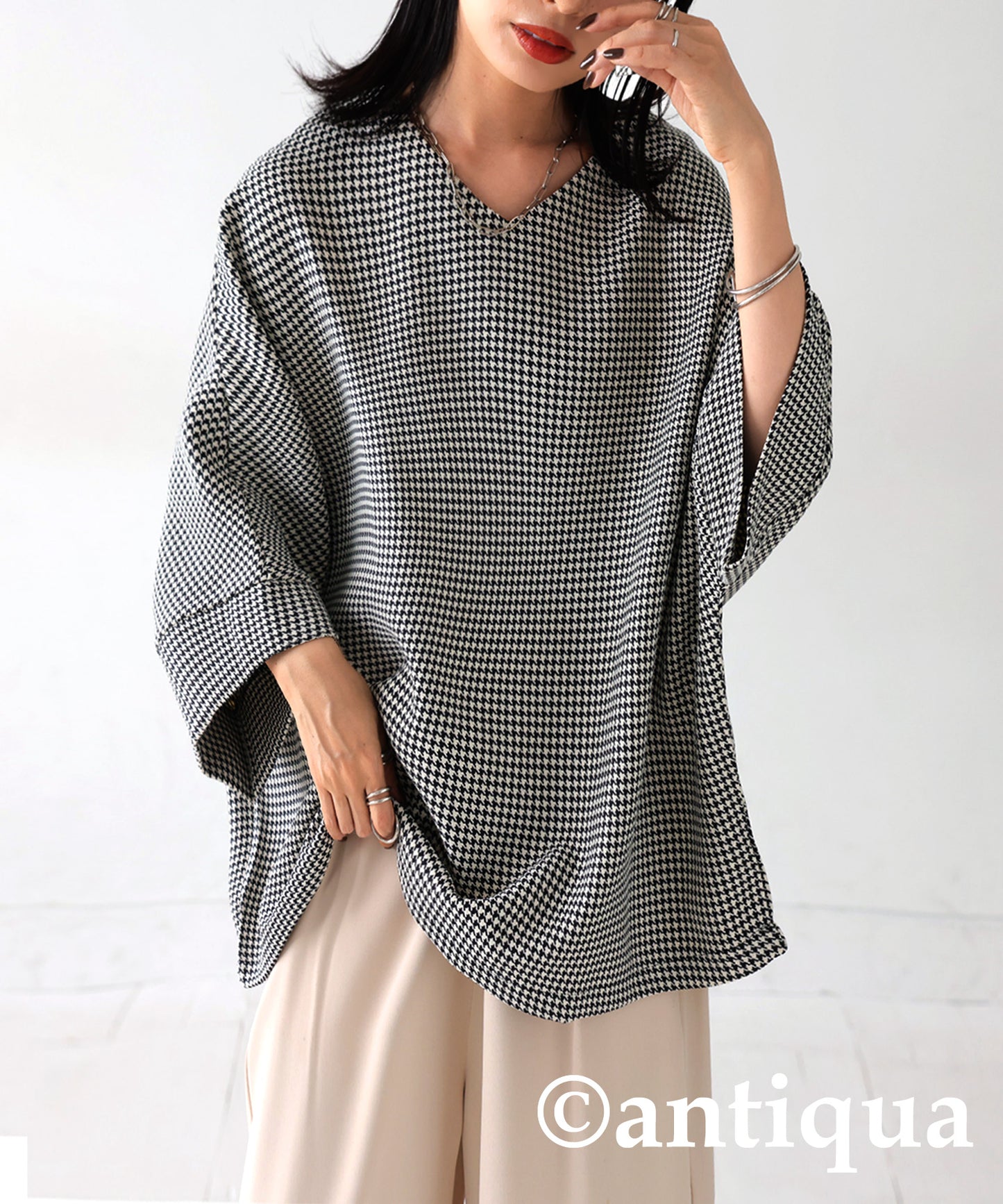 CHIDORI (houndstooth) Pattern V-Neck Tops Ladies