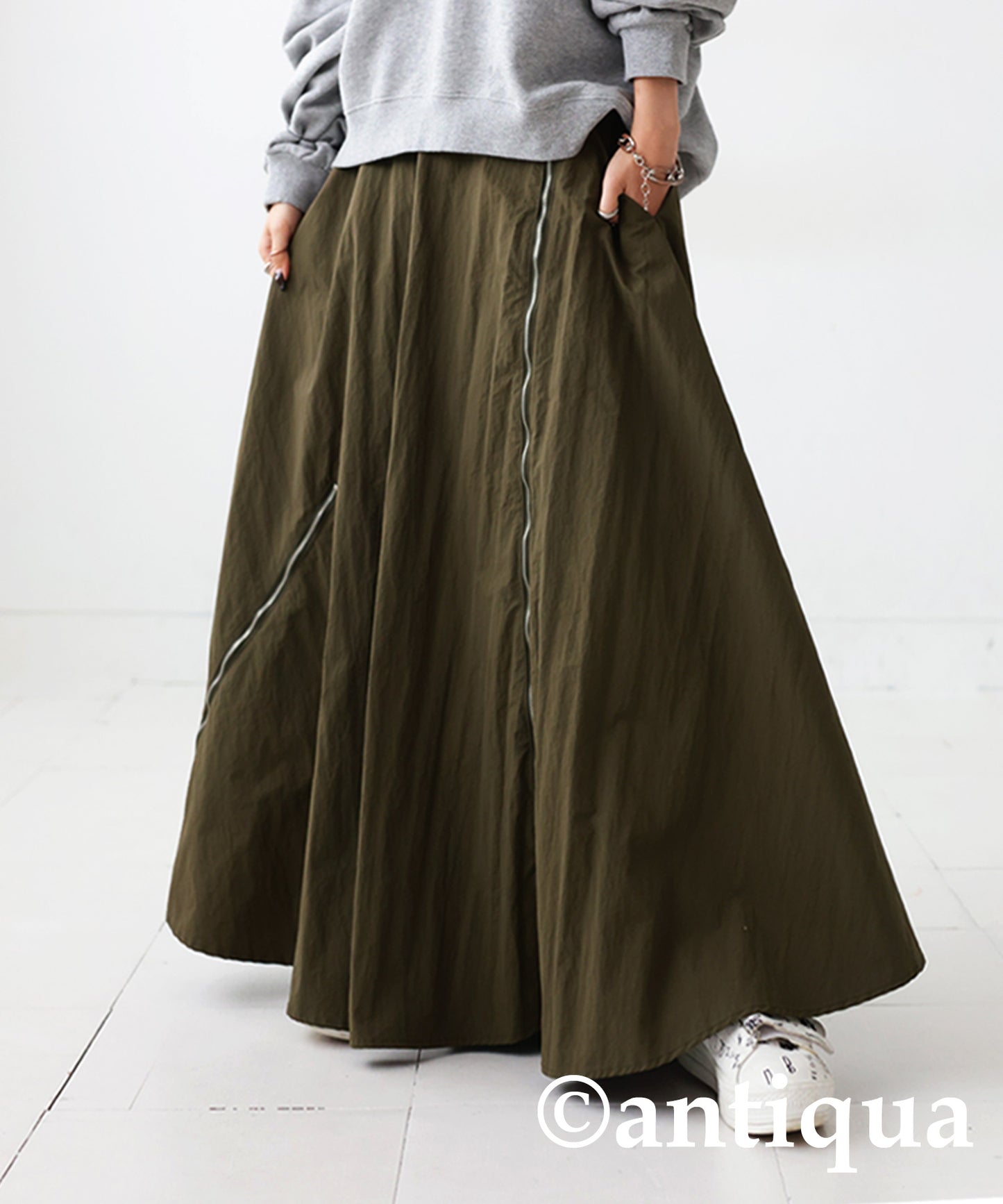 Water -Repellent Flare Zip Skirt Ladies