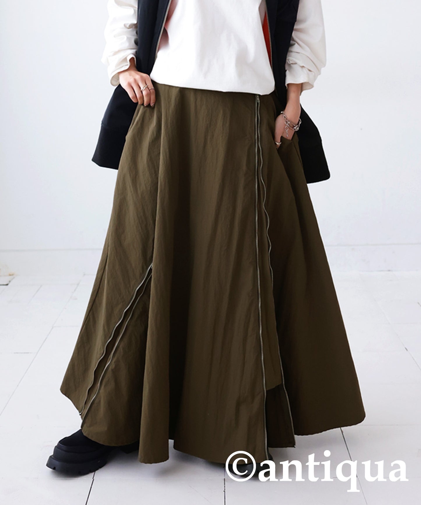 Water -Repellent Flare Zip Skirt Ladies