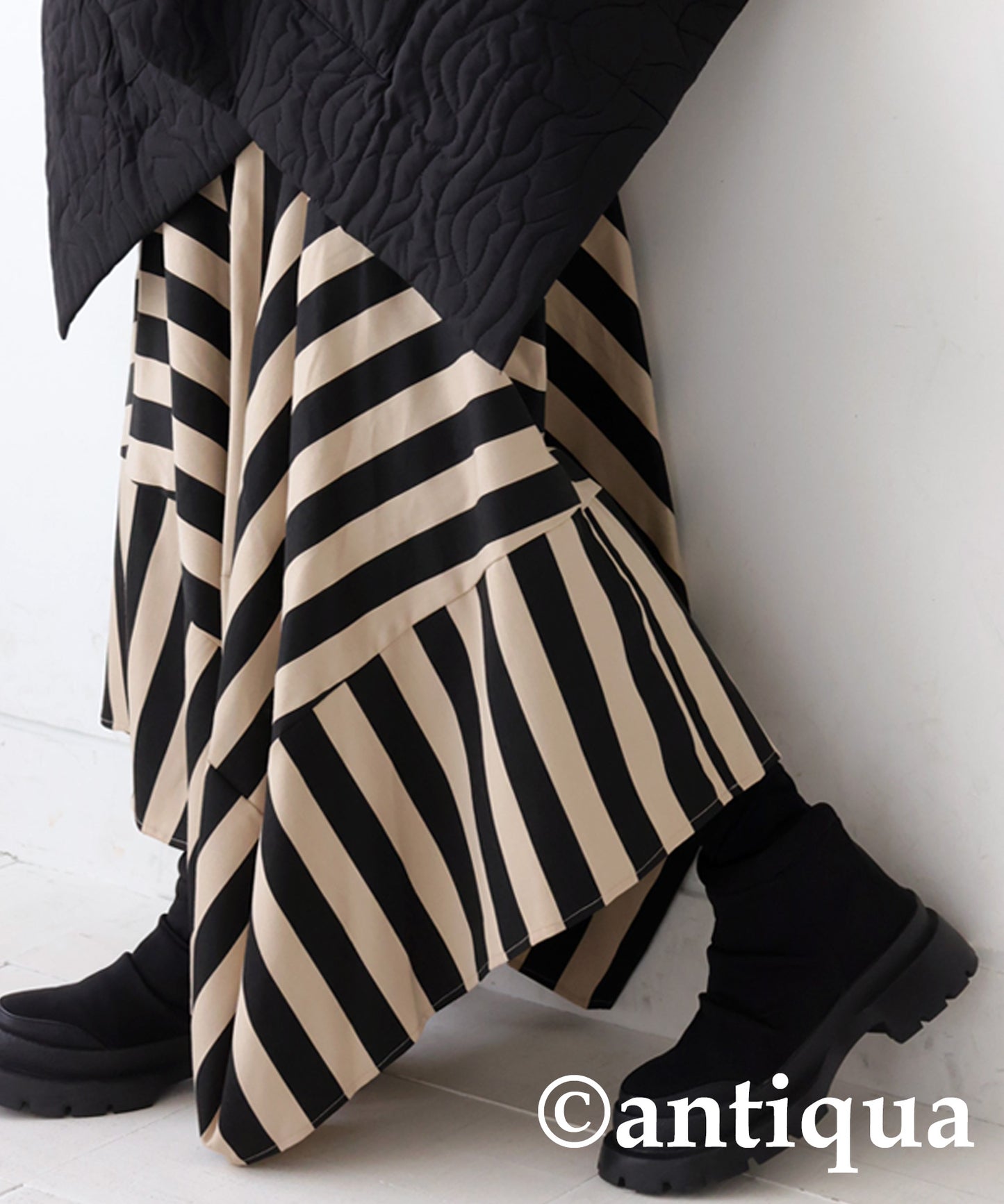 Deformation panel stripe skirt Ladies