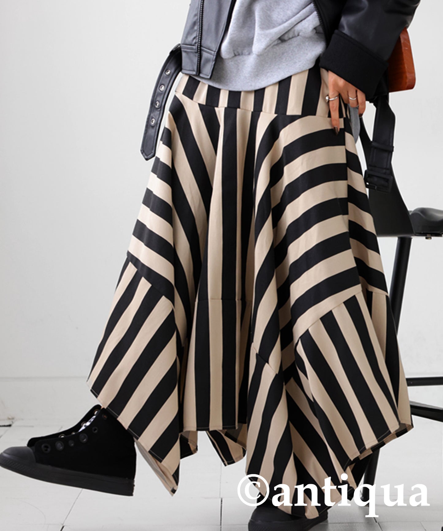 Deformation panel stripe skirt Ladies