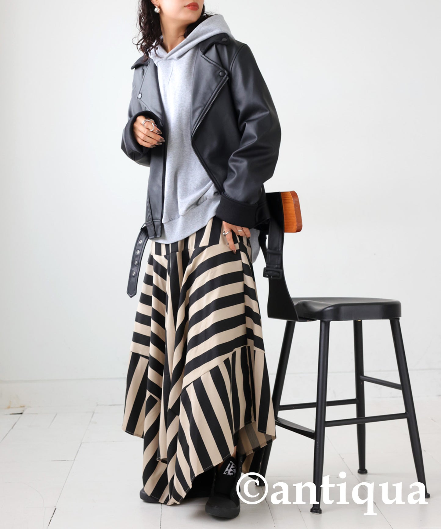 Deformation panel stripe skirt Ladies