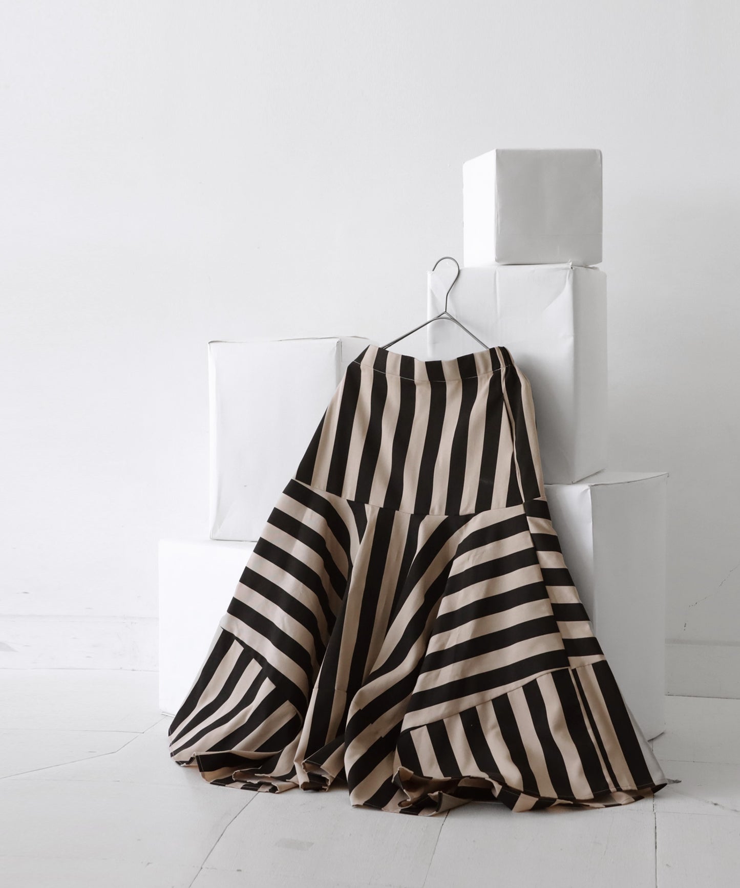 Deformation panel stripe skirt Ladies