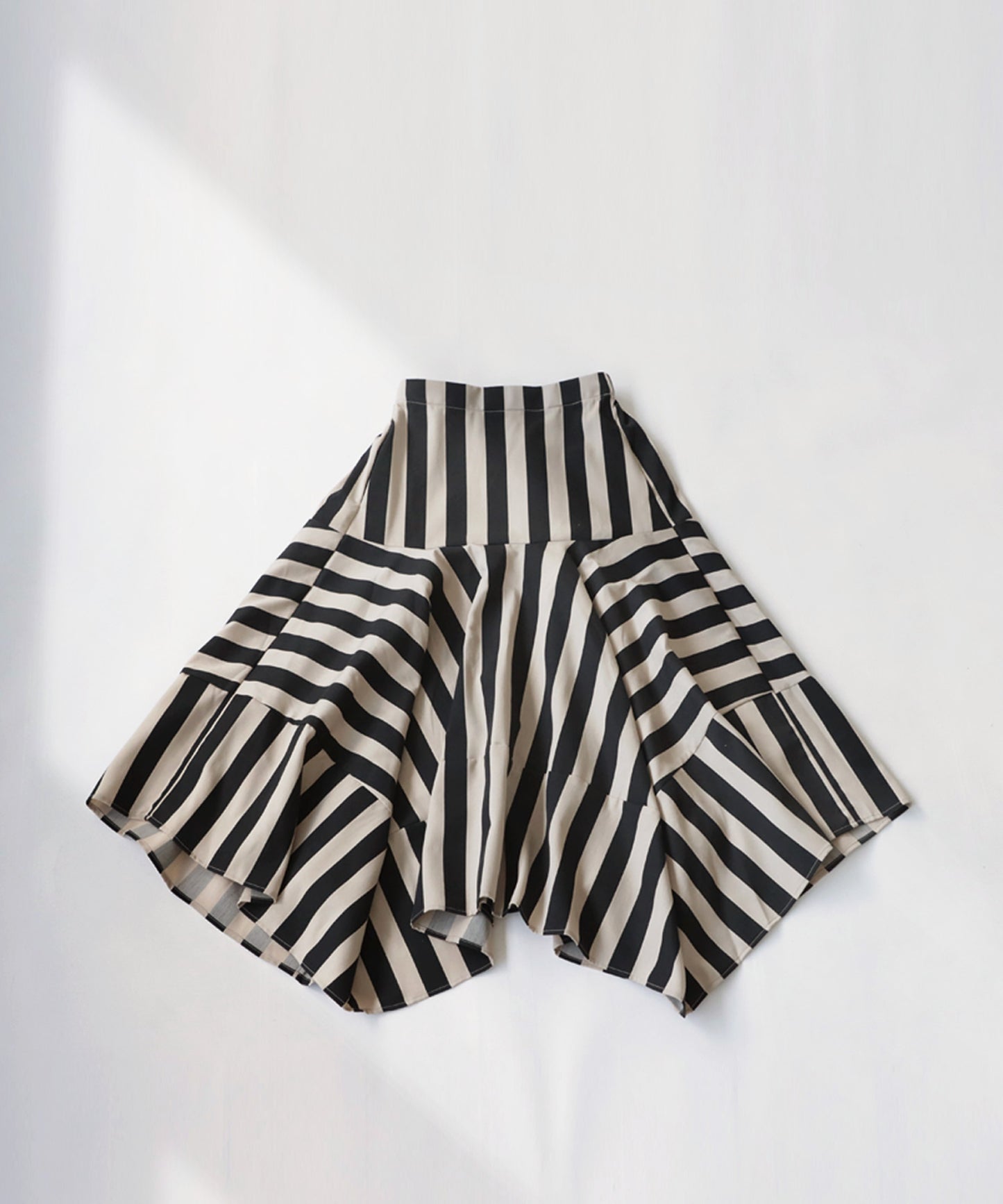 Deformation panel stripe skirt Ladies