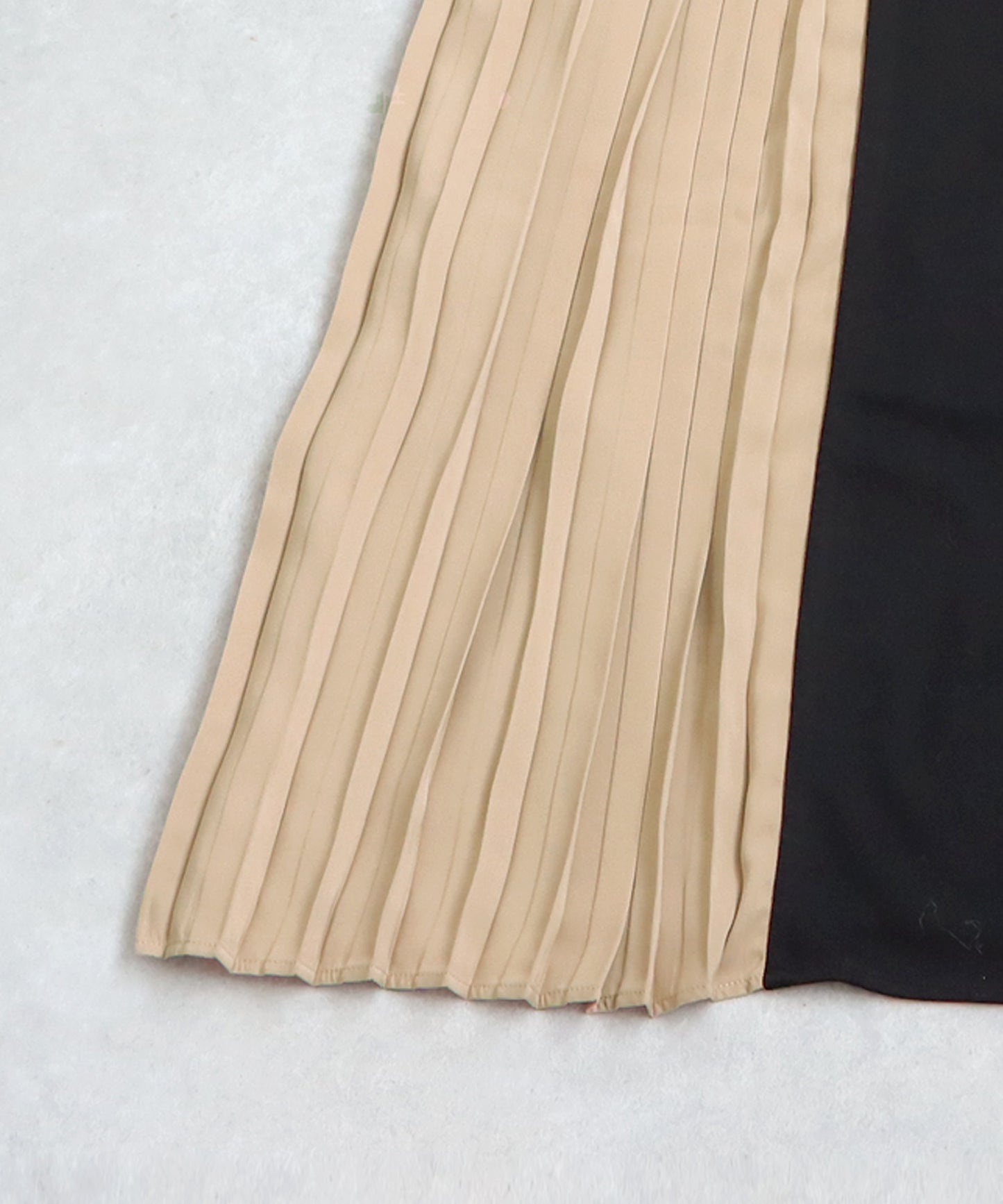 Switching Pleated Dress Ladies