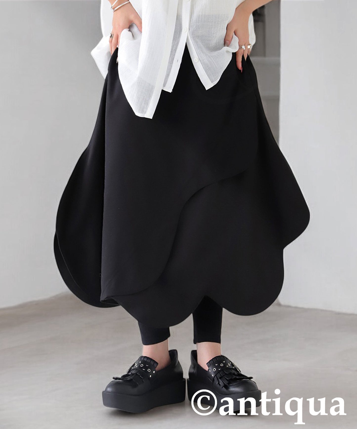 Hem Wave Deformed Skirt Ladies