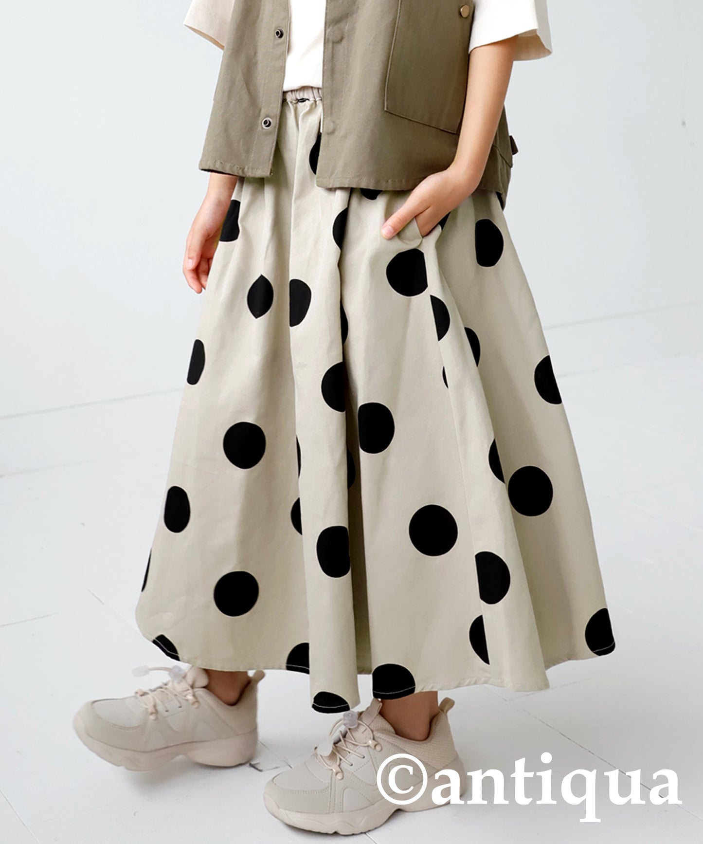 Kids flare skirt dot pattern