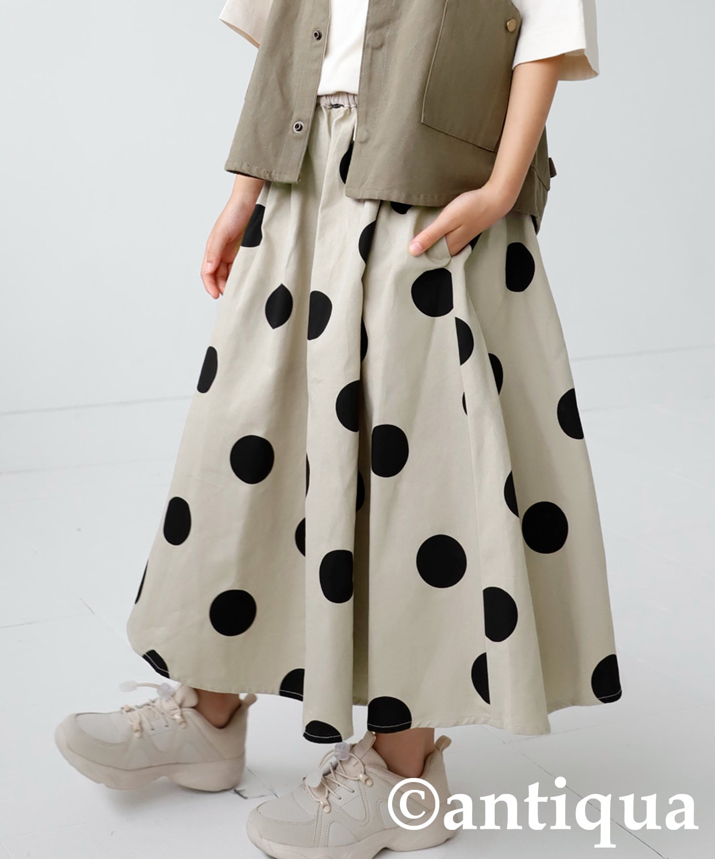 Kids flare skirt dot pattern