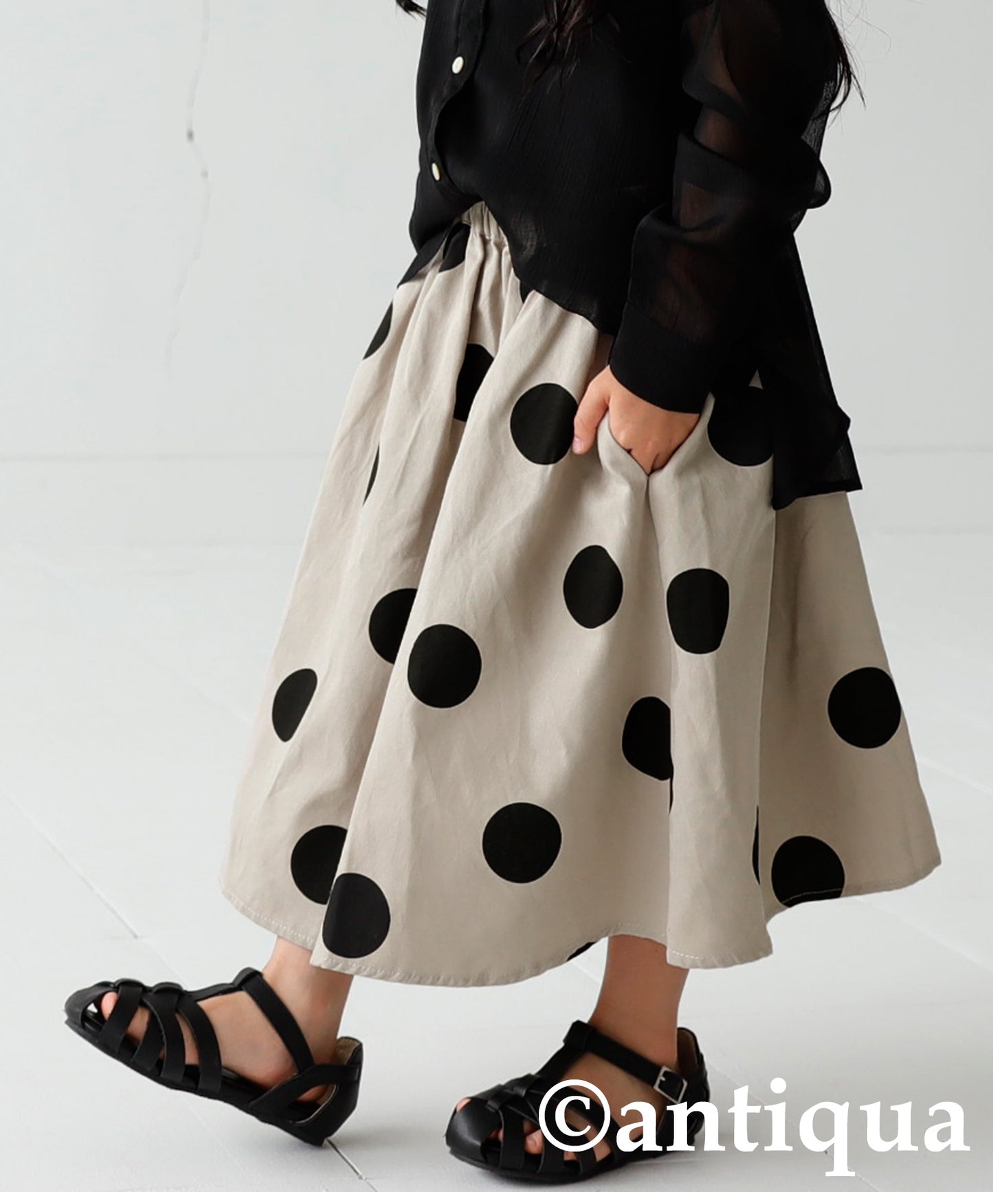 Kids flare skirt dot pattern