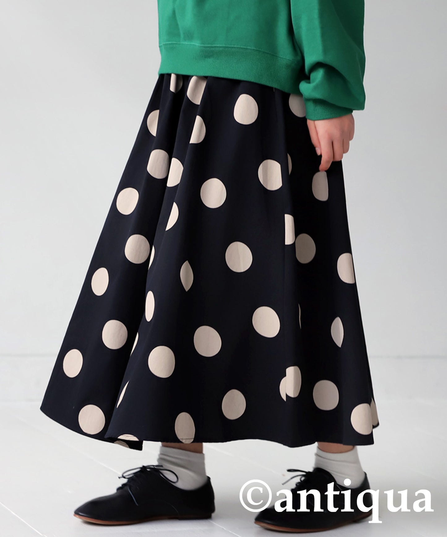 Kids flare skirt dot pattern