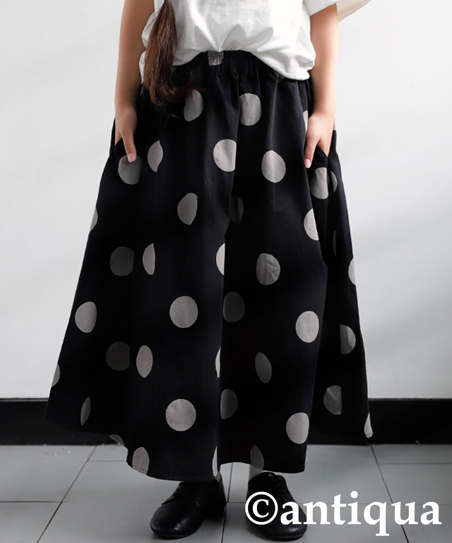 Kids flare skirt dot pattern