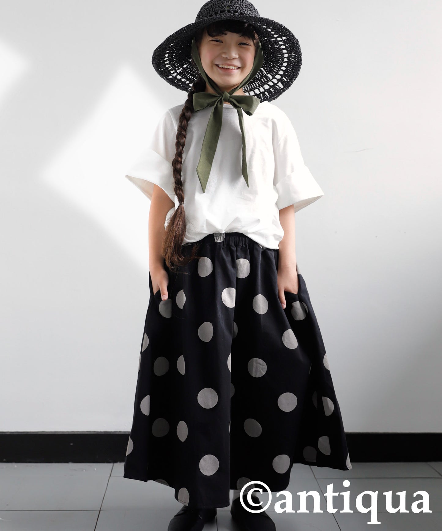 Kids flare skirt dot pattern