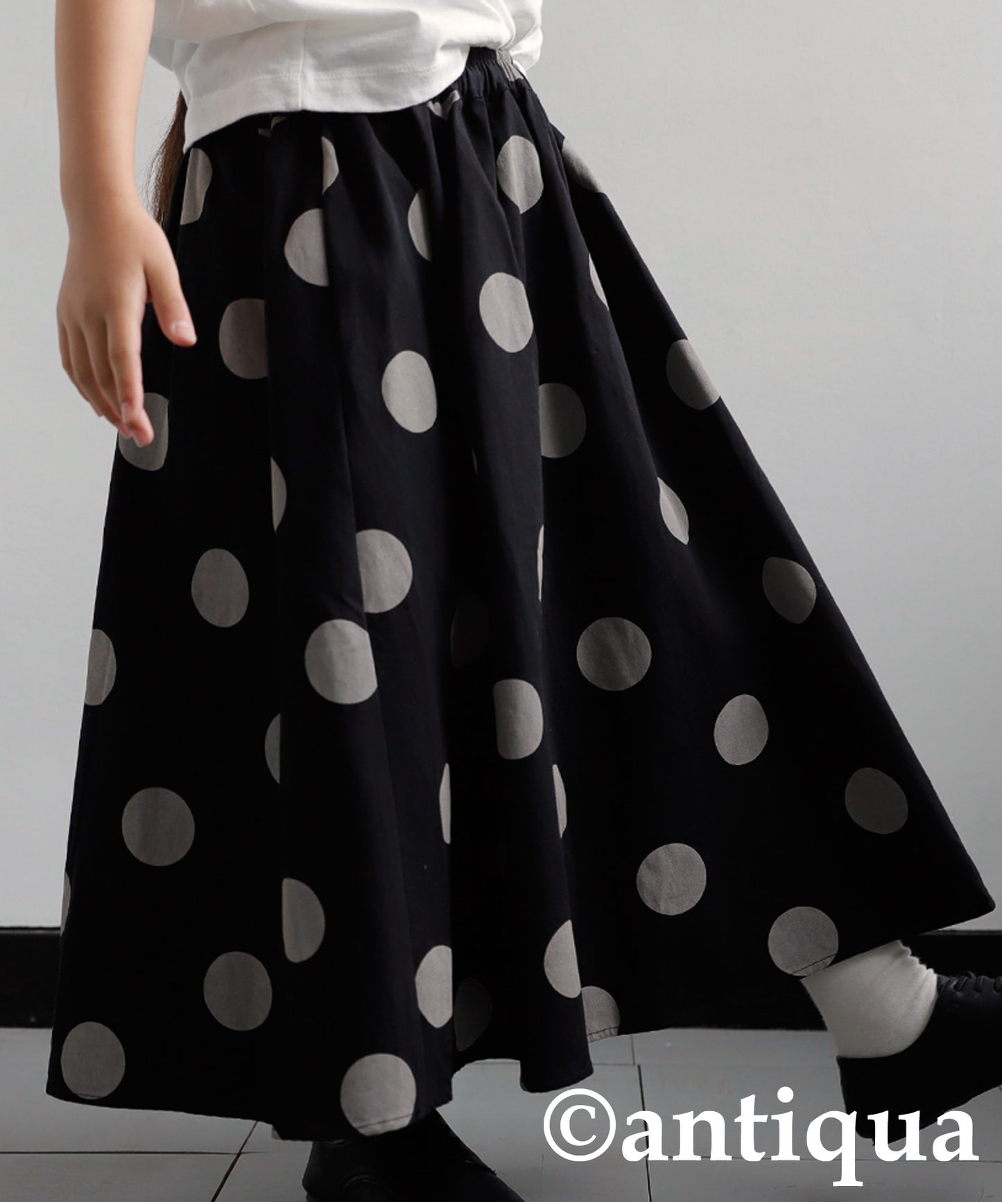 Kids flare skirt dot pattern