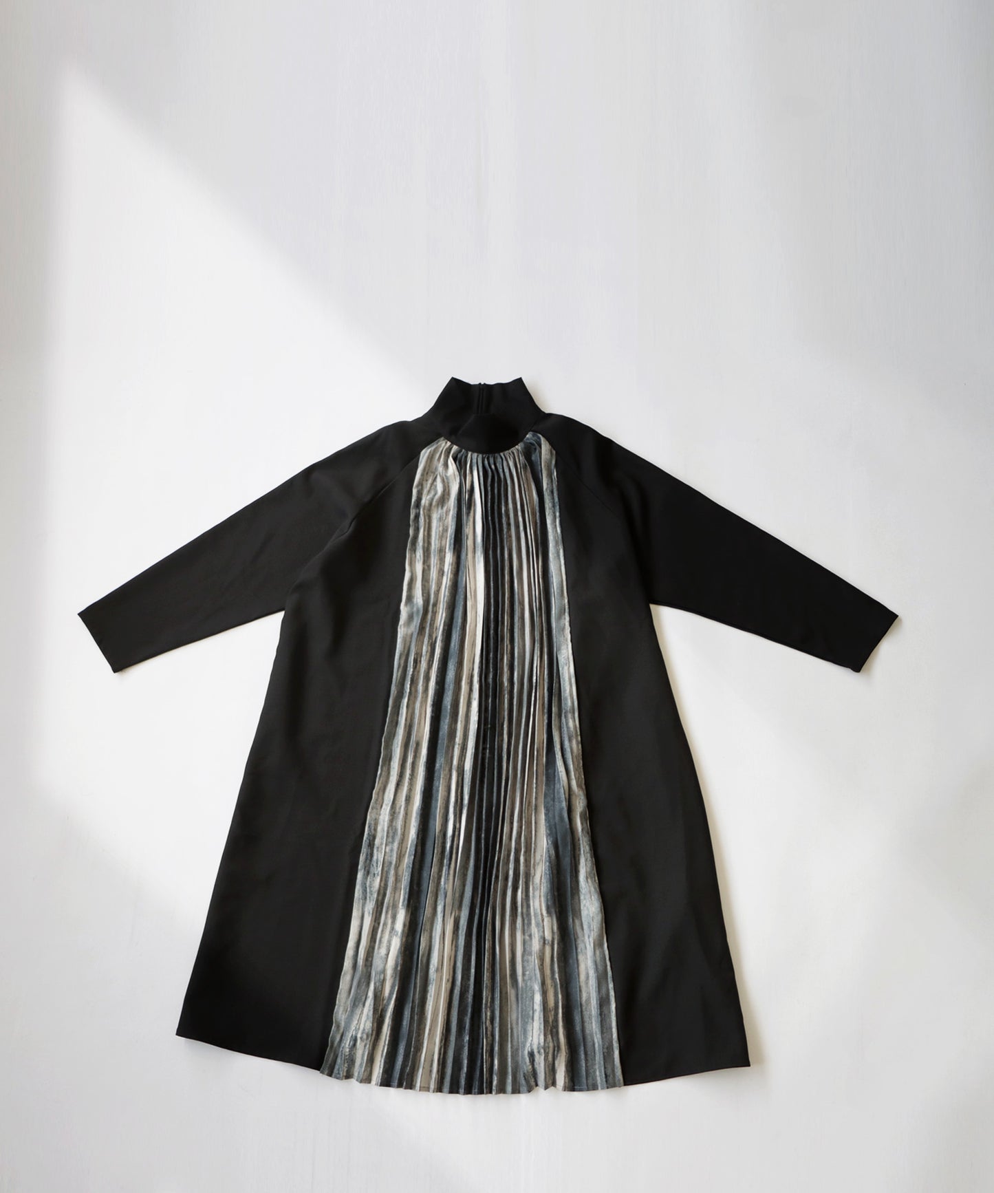 Nuance Pattern High Collar Dress Ladies