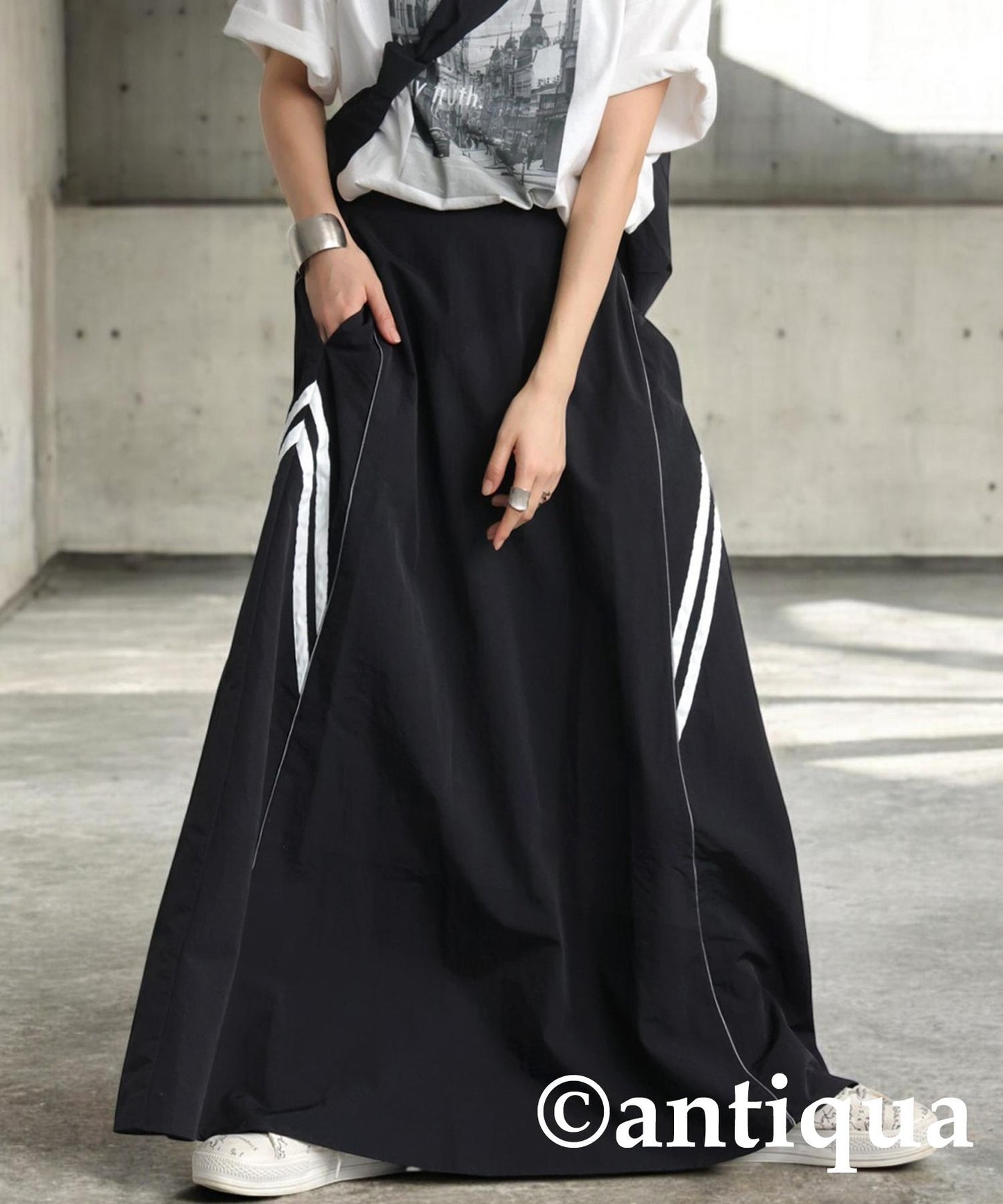 Ladies Skirt with Water Repellent Line