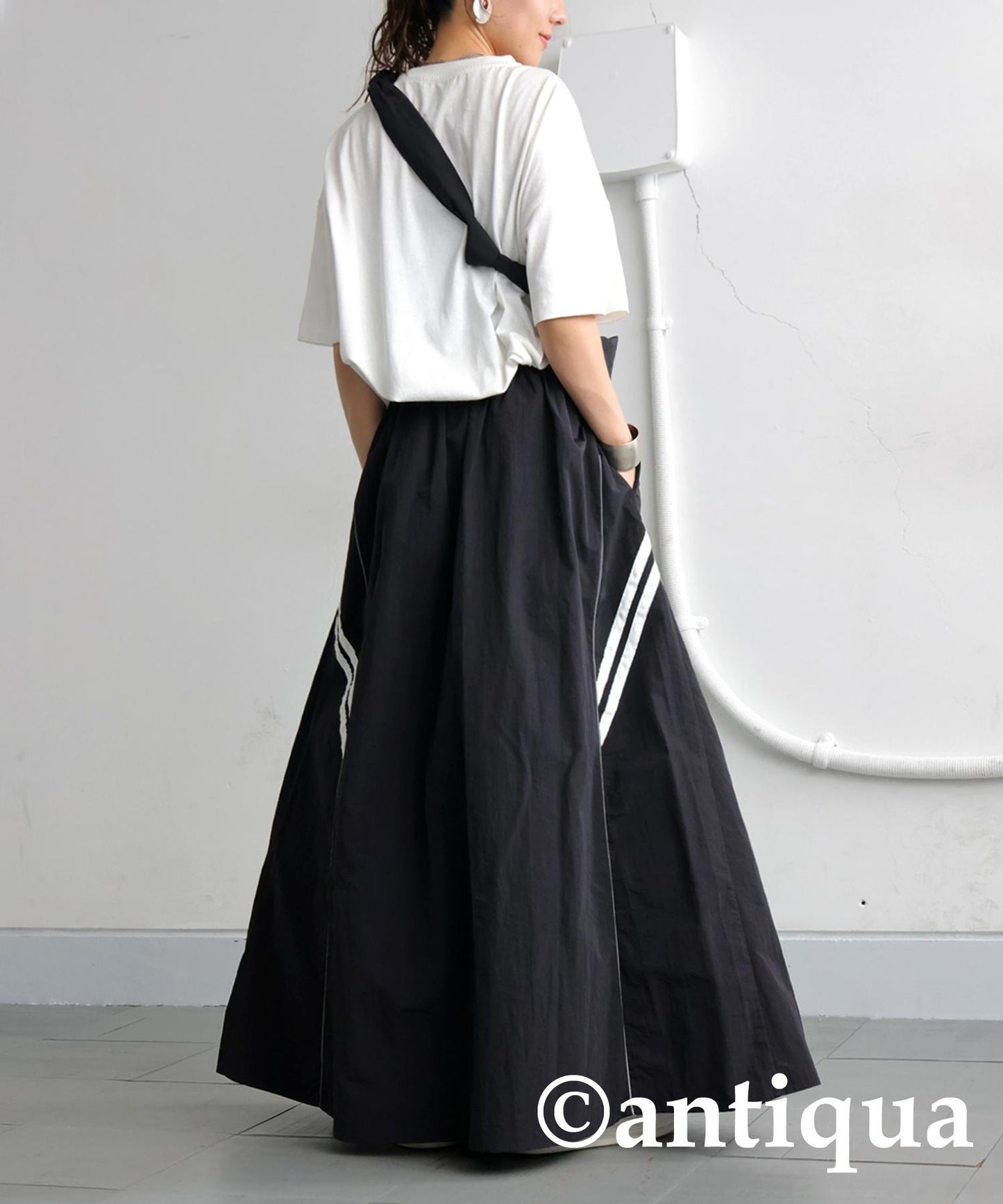 Ladies Skirt with Water Repellent Line